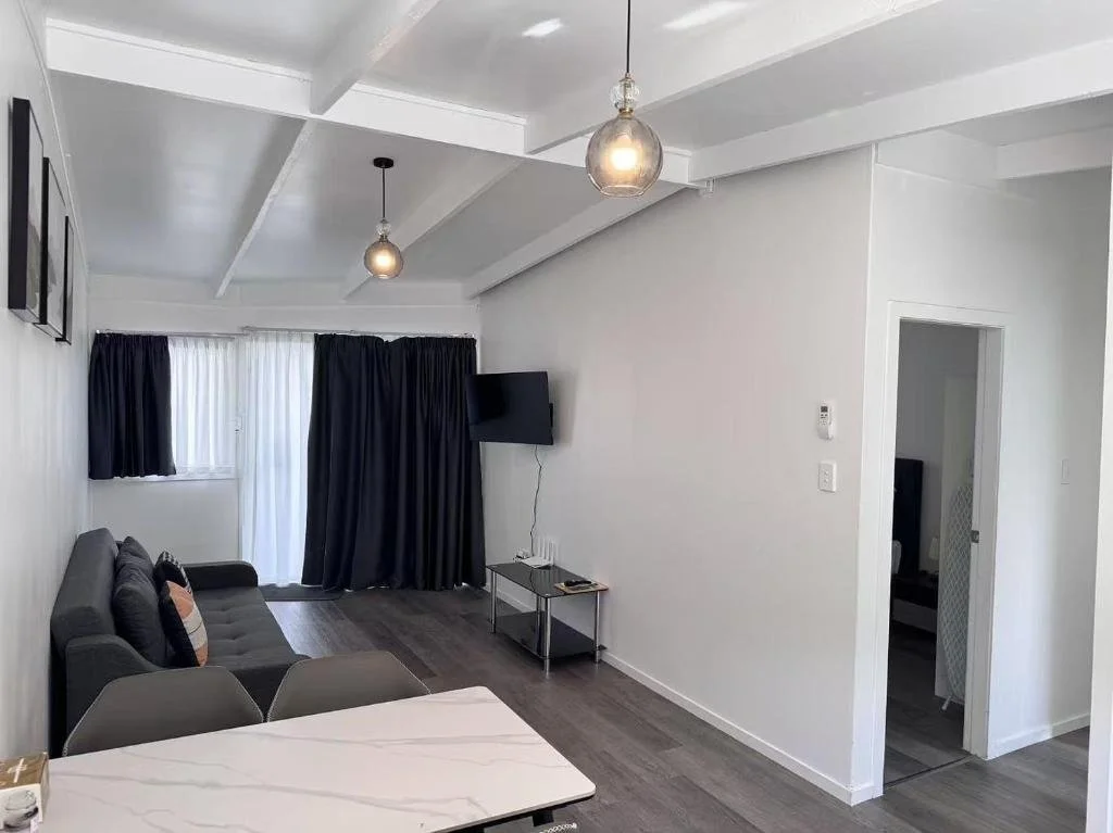 unit1-4 lounge2.jpg