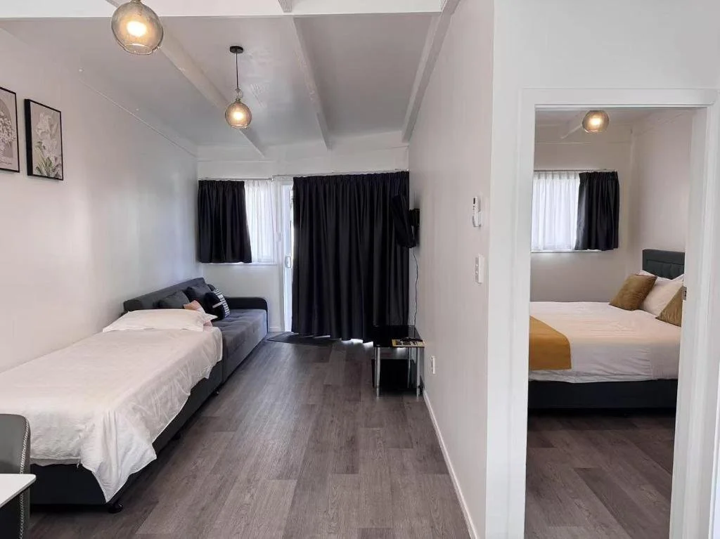 unit1-4 lounge3.jpg