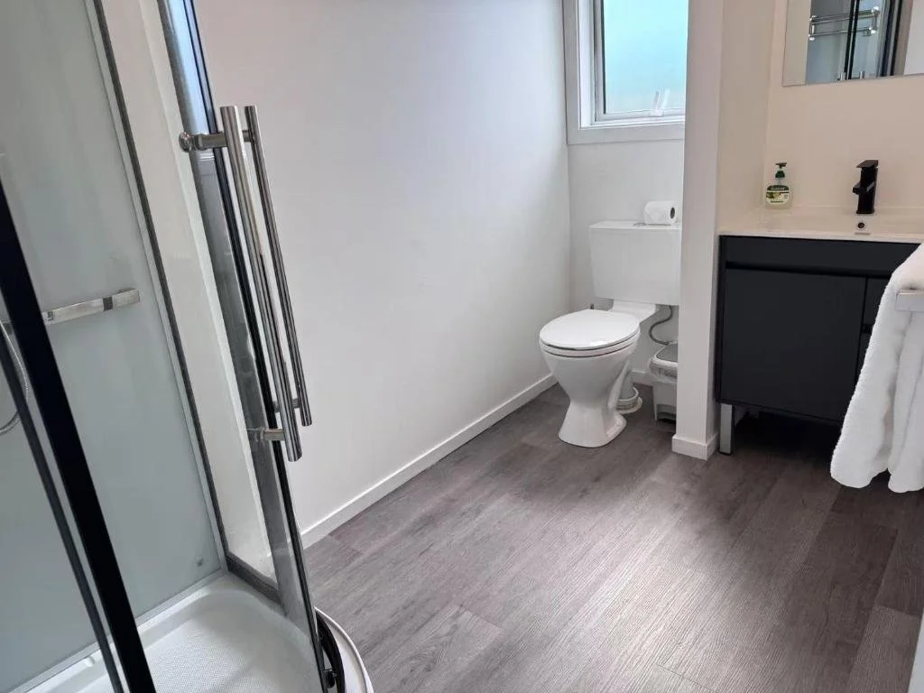unit1-4 bathroom3.jpg