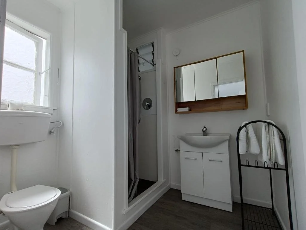 private with bathroom2.jpg