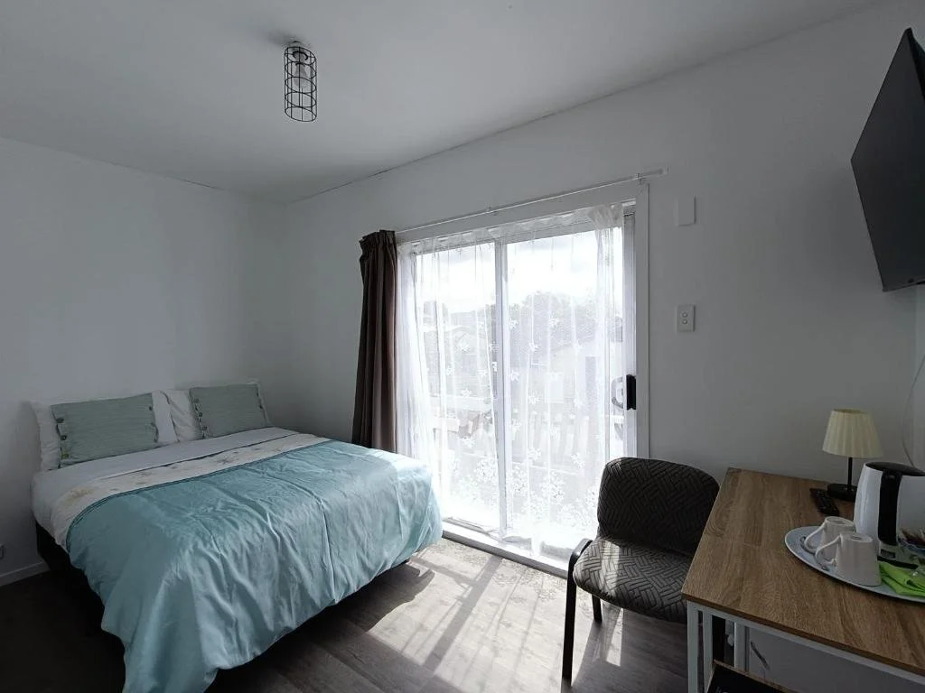 private with bathroom1.jpg