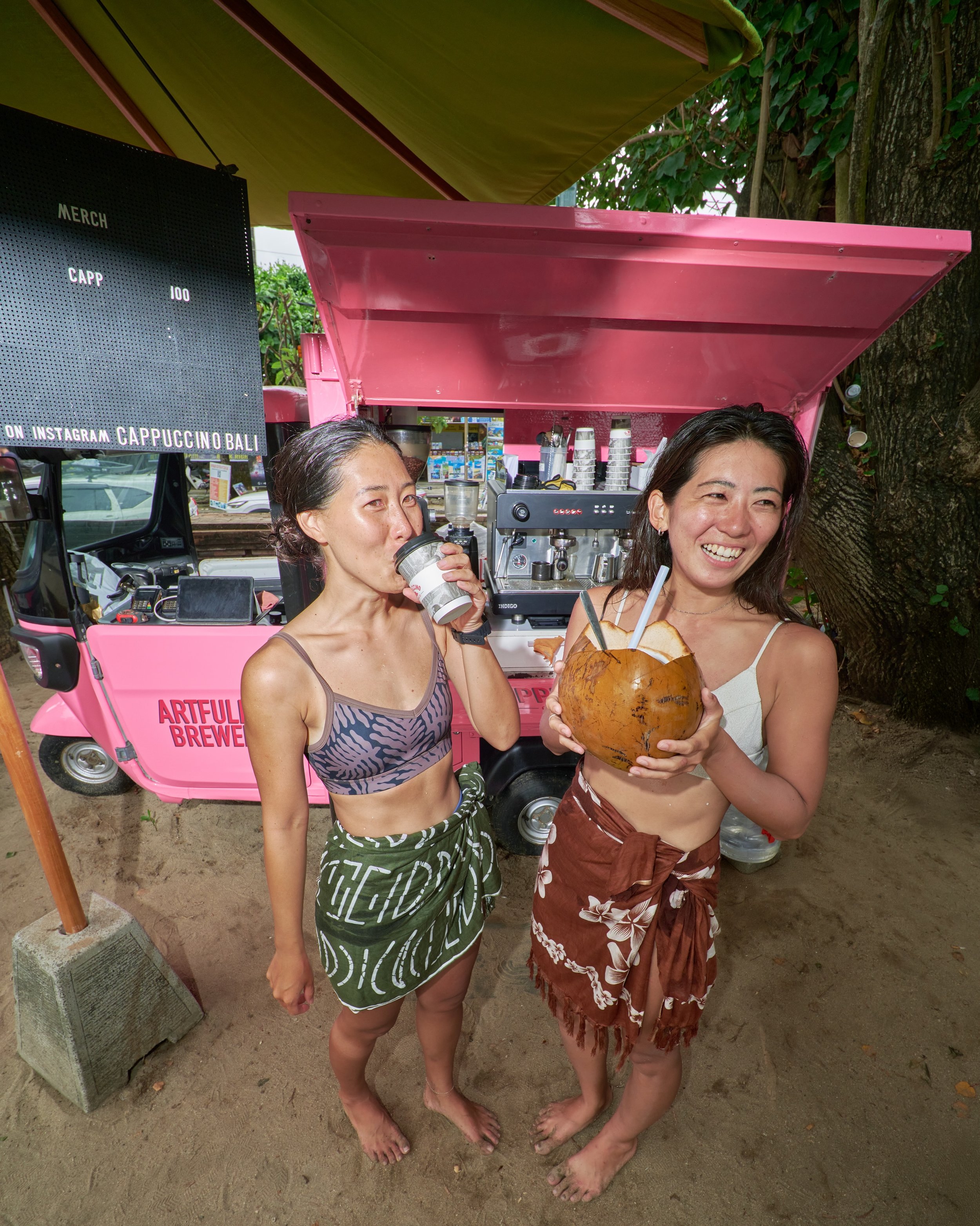 Surf refreshment 

#cappuccinobali #capp #artfullybrewed