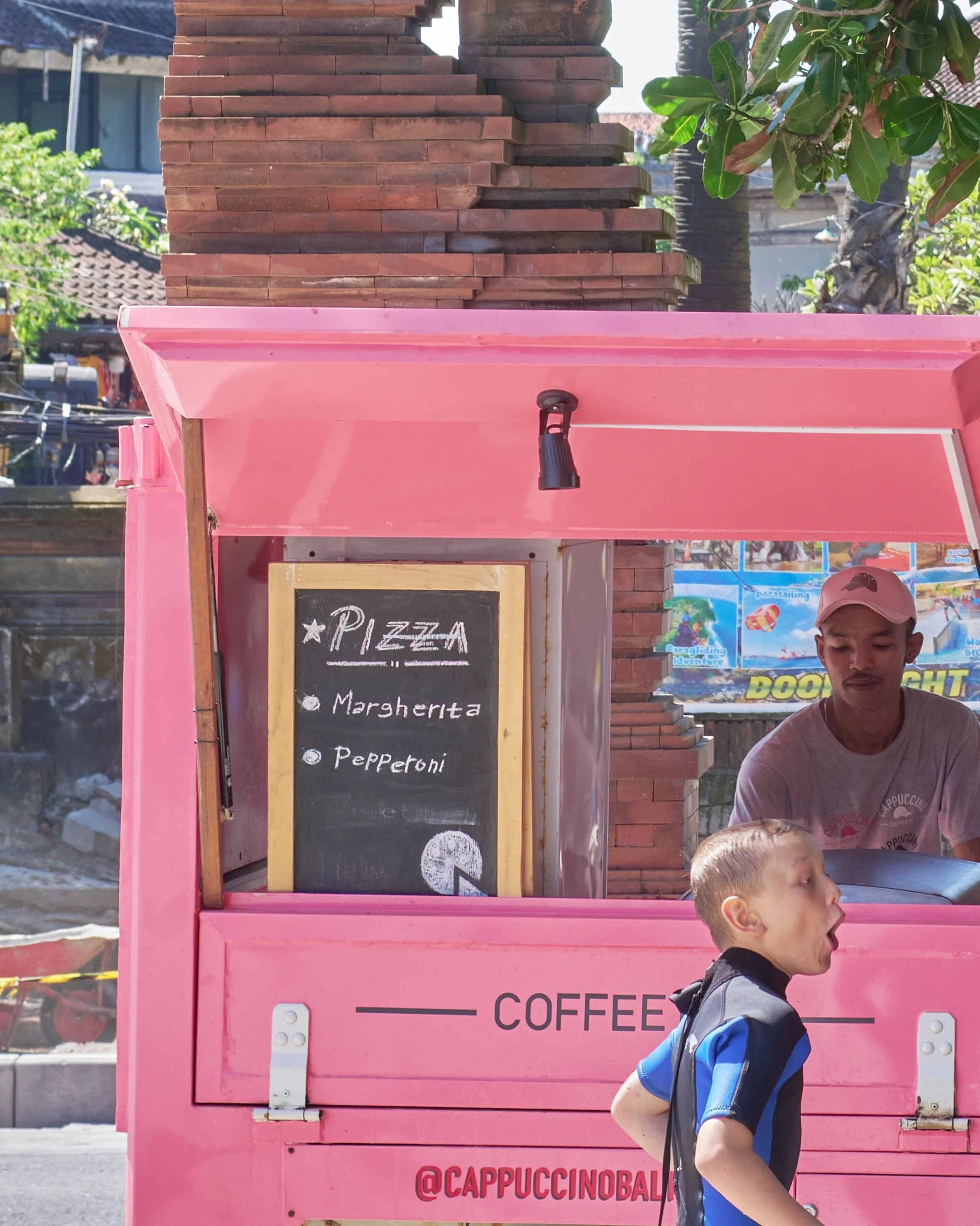 Pizza party 

#cappuccinobali #capp #artfullybrewed