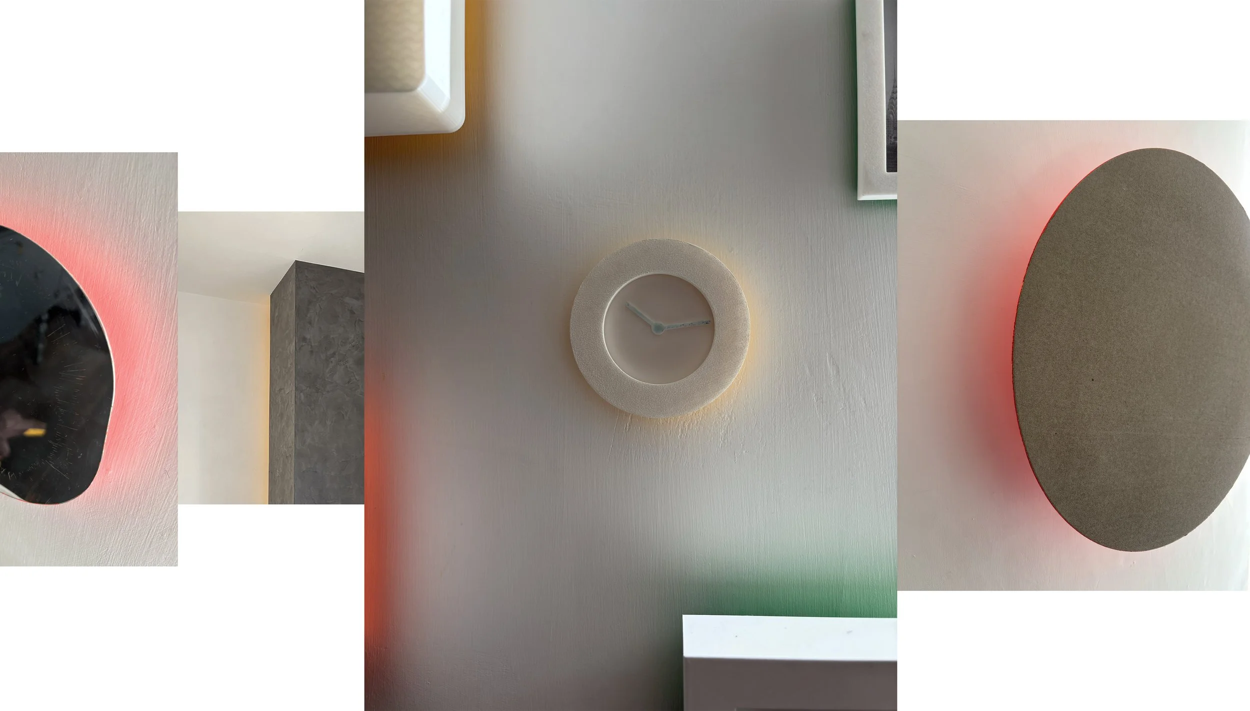 Un orologio da parete con quadrante bianco e cornice di pietra, che mostra le 2:15, circondato da decorazioni moderne e luci colorate sul muro.