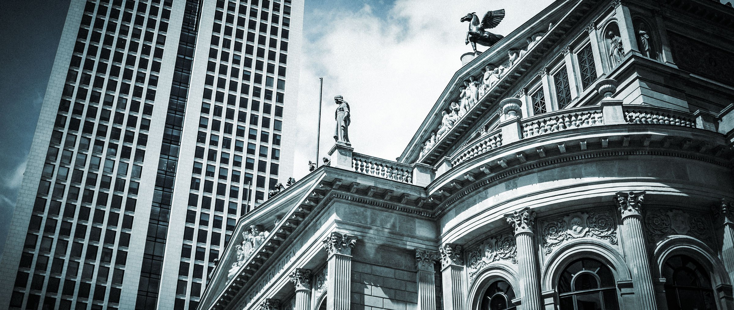 Frankfurt, alte Oper und Hochhaus