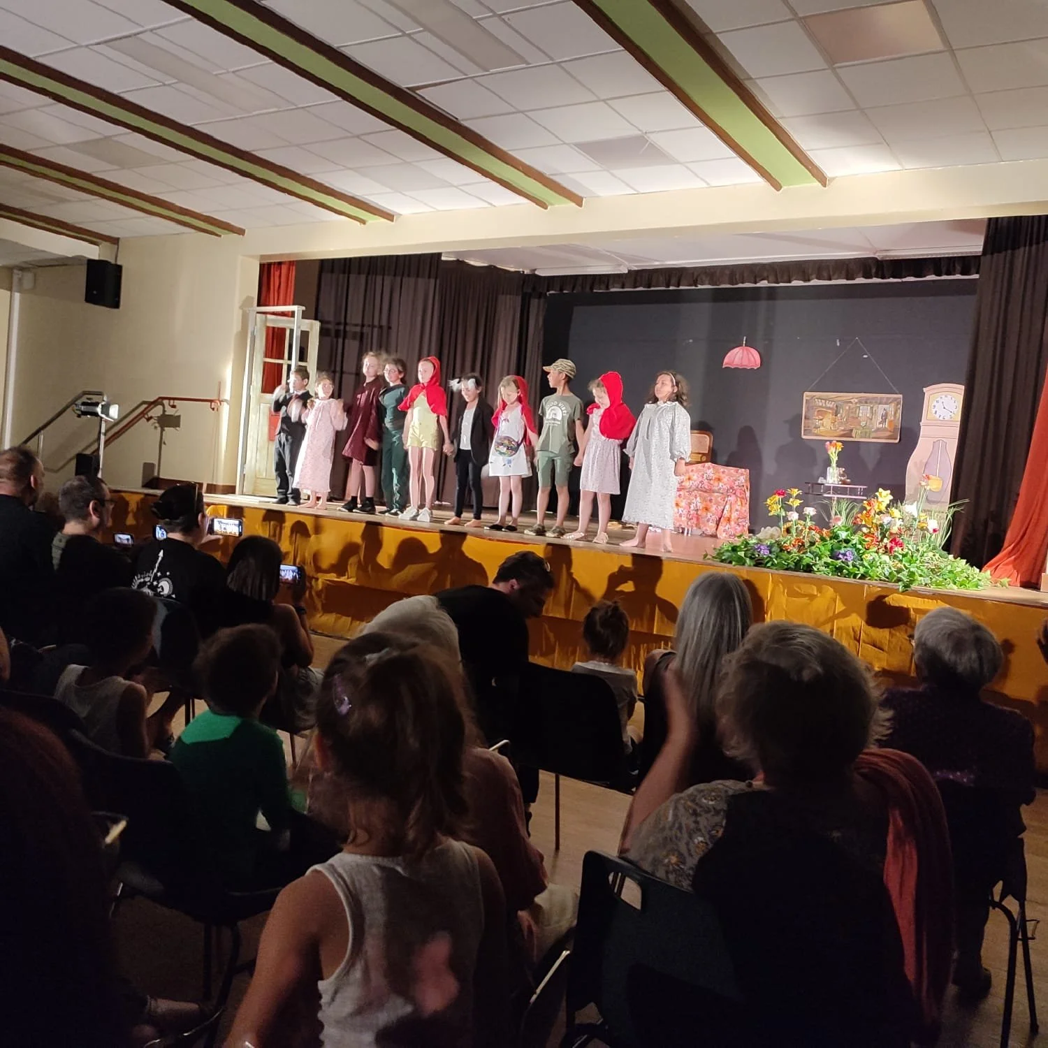 Le petit chaperon rouge - Pont sur Yonne