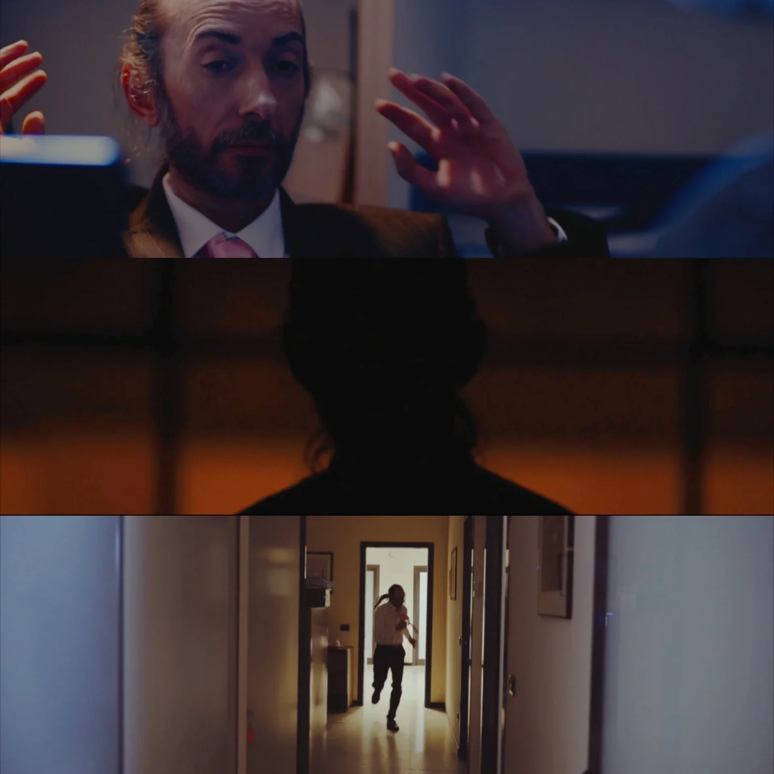 Serie di immagini di persone in ambienti interni: la prima immagine mostra un uomo con capelli grigi e barba seduto, con la mano al volto, in un ufficio; la seconda immagine mostra una silhouette di una persona con capelli ricci, vista attraverso una porta o una finestra. La terza immagine mostra una figura in piedi in un corridoio, con luce alle spalle, all'interno di un edificio che sembra un ufficio o un appartamento.
