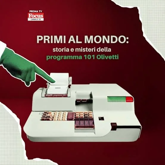 Immagine di una macchina da scrivere vintage con un dito che preme un tasto