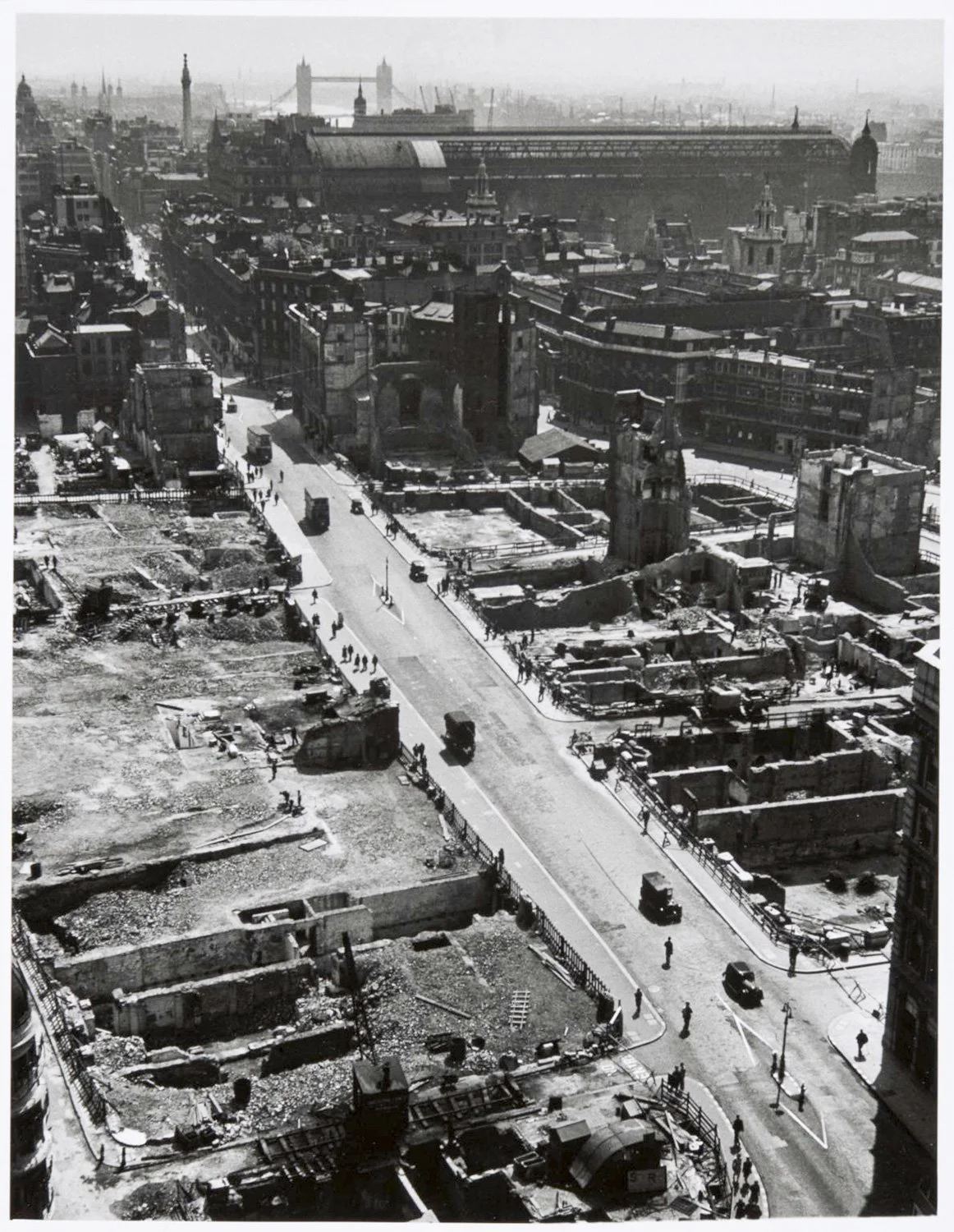 View-From-St-Paul_s-Dome,-Wolf-Suschitzky,-1945.jpg