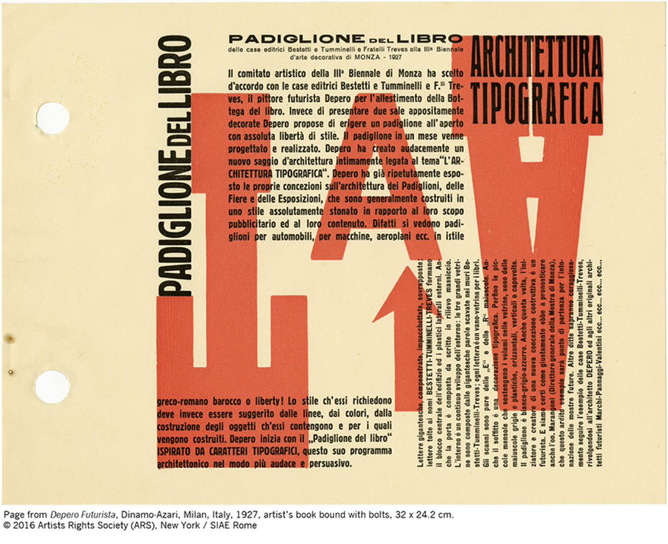 Pagina di un libro di progettazione architettonica con testo in italiano e grandi lettere rosse, con due cerchi di cartone sul lato sinistro.