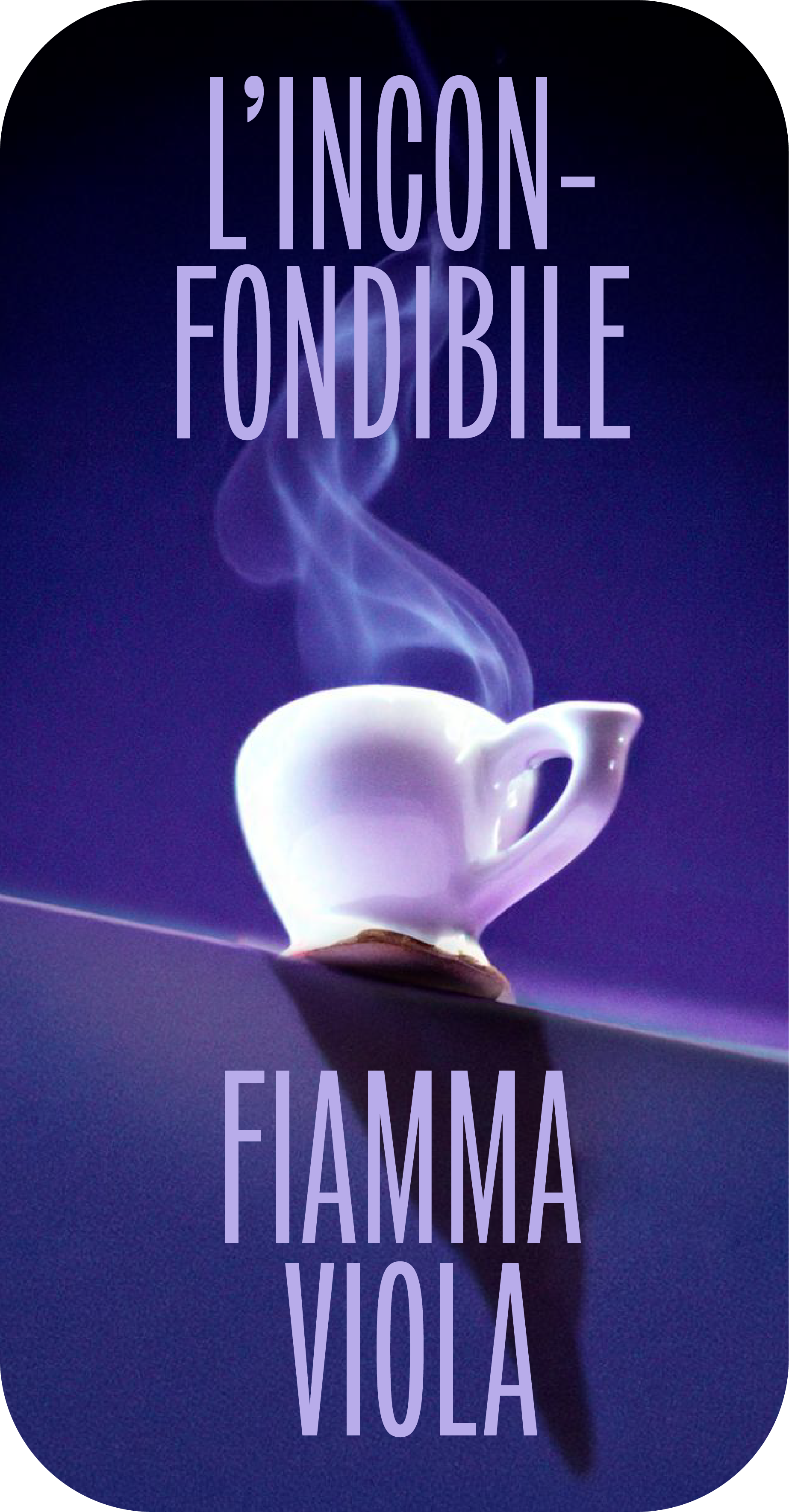 Una tazza in fiamme con fumo viola e testo in italiano 'L' INCONFONDIBILE FIAMMA VIOLA'