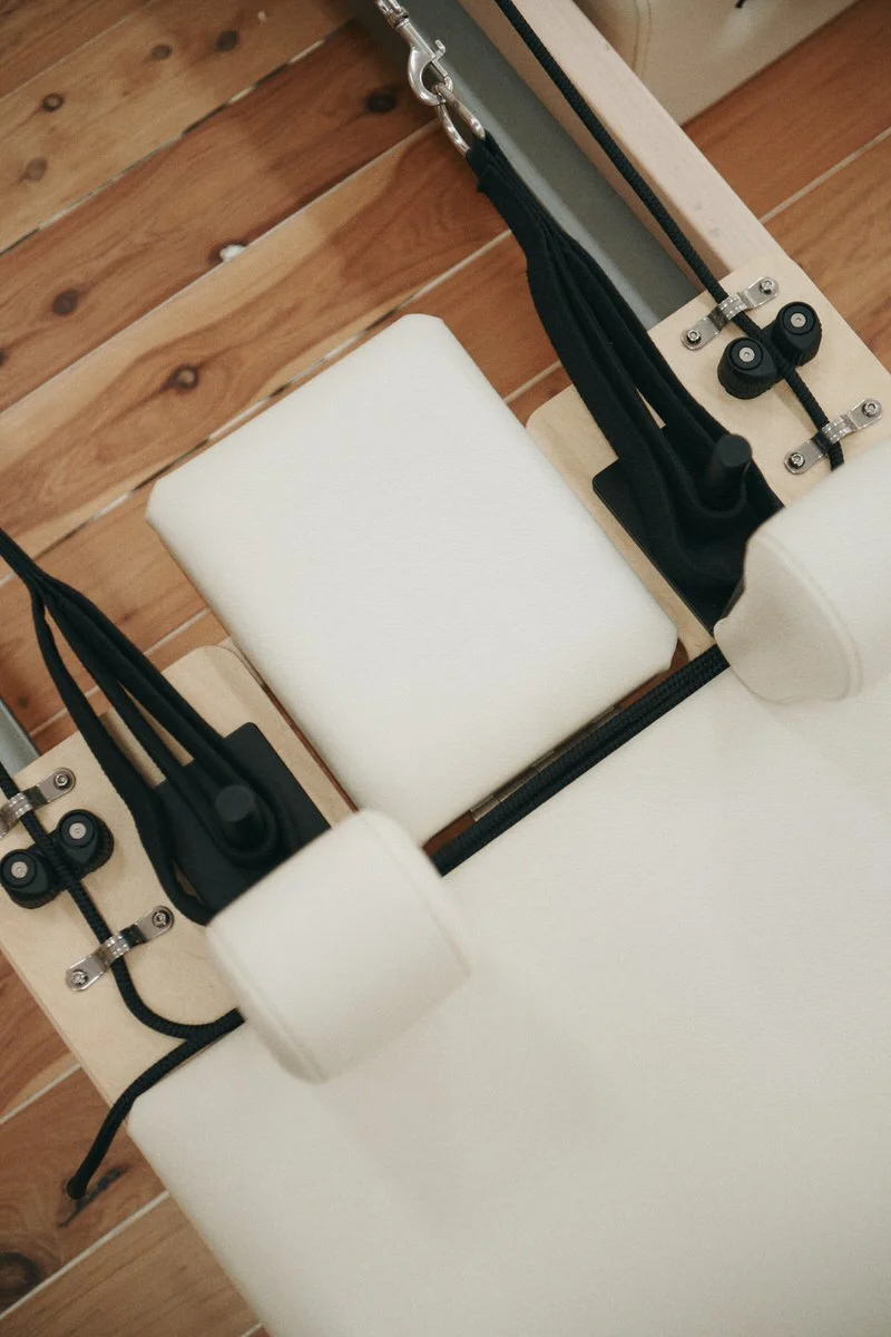 Reformer shoulder rests from above