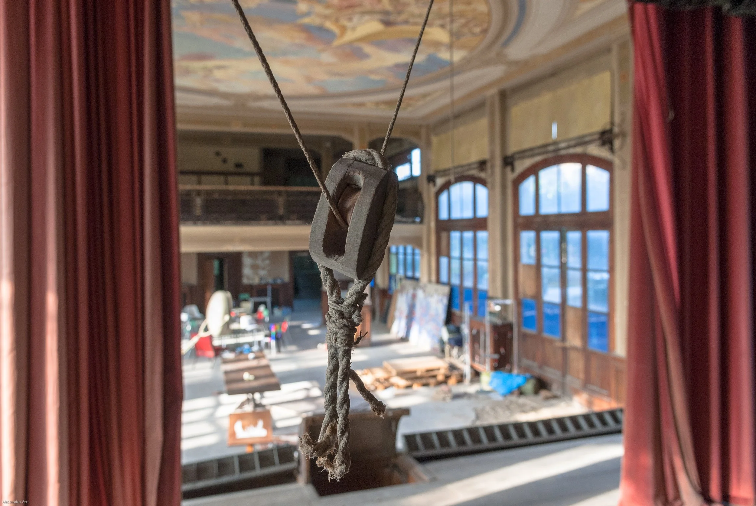 Veduta del Teatro Marinoni dal loggione con attrezzature sceniche e luce naturale, Lido di Venezia