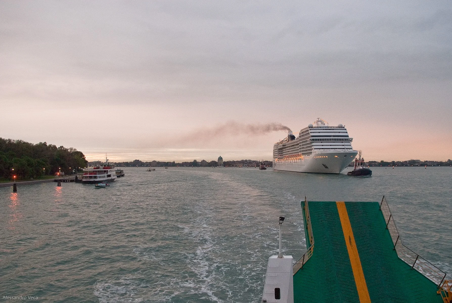 Venezia, Le grandi navi in laguna, fotografia 57 di Alessandro Veca