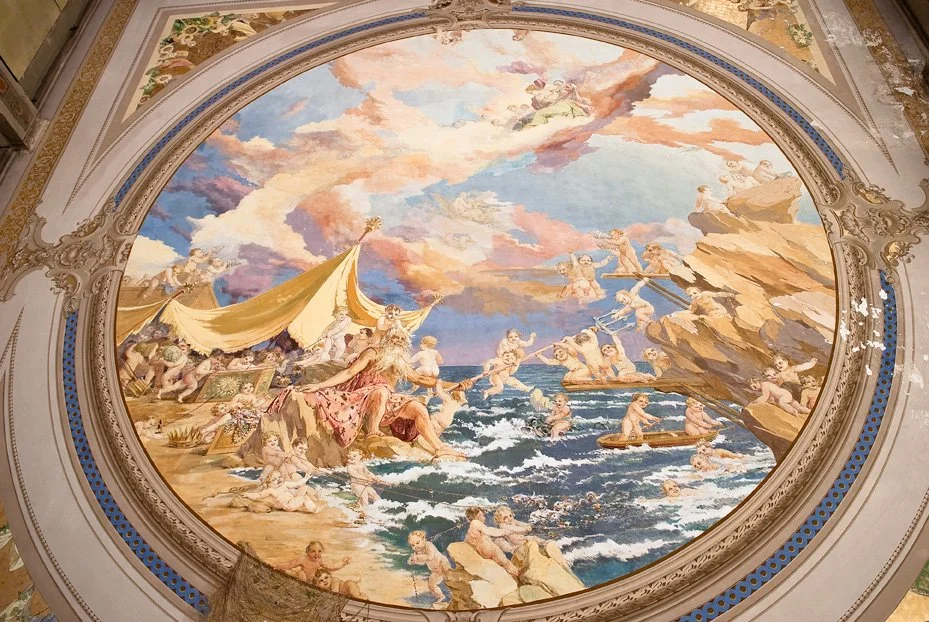 Particolare restaurato della decorazione del soffitto del Teatro Marinoni