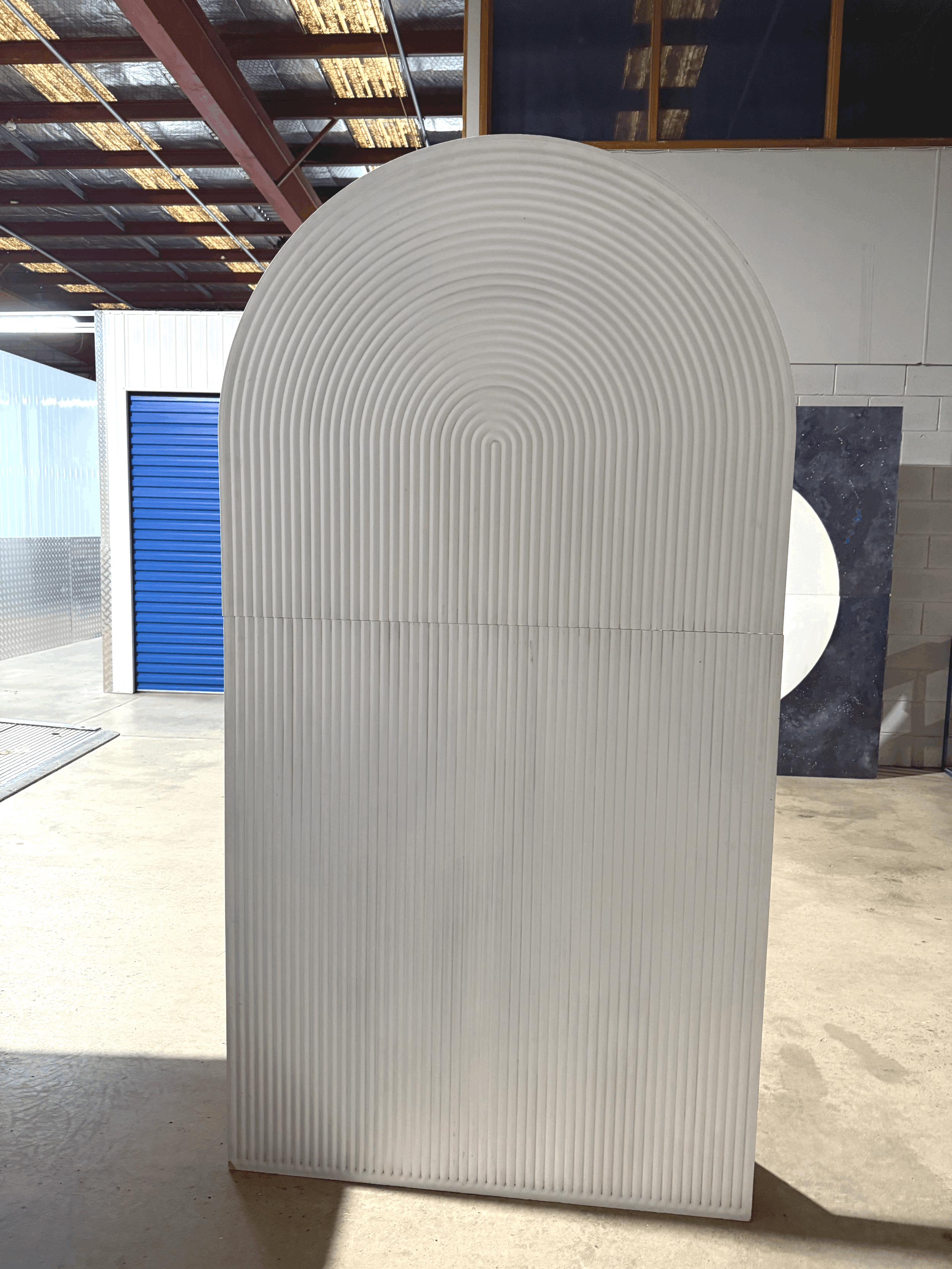 Plain Ripple White Arch Backdrop