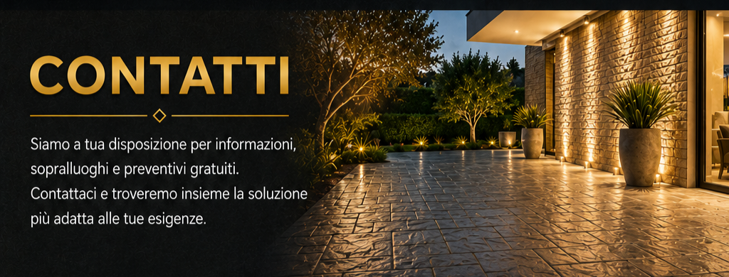 Immagine di una zona di accesso a una casa con parcheggio in pietra, illuminata da luci calde, con piante in vasi e un ambiente raffinato.