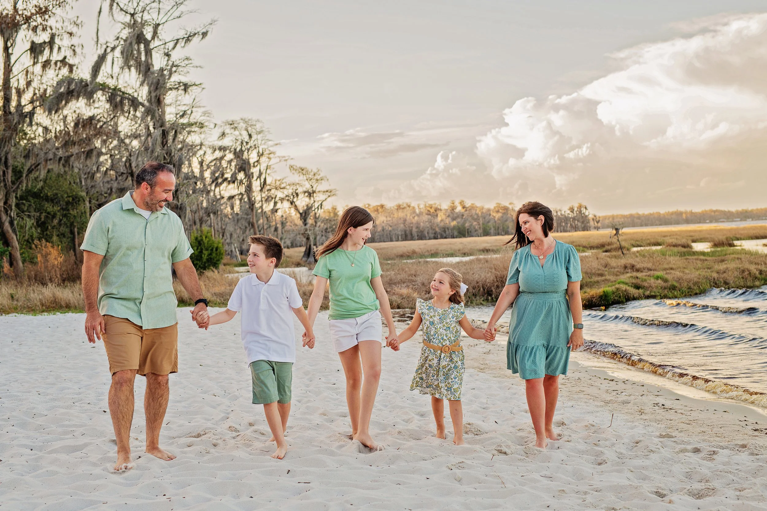 Family of 5 on vacation in Florida walking on a beach at Lake Louisa state park