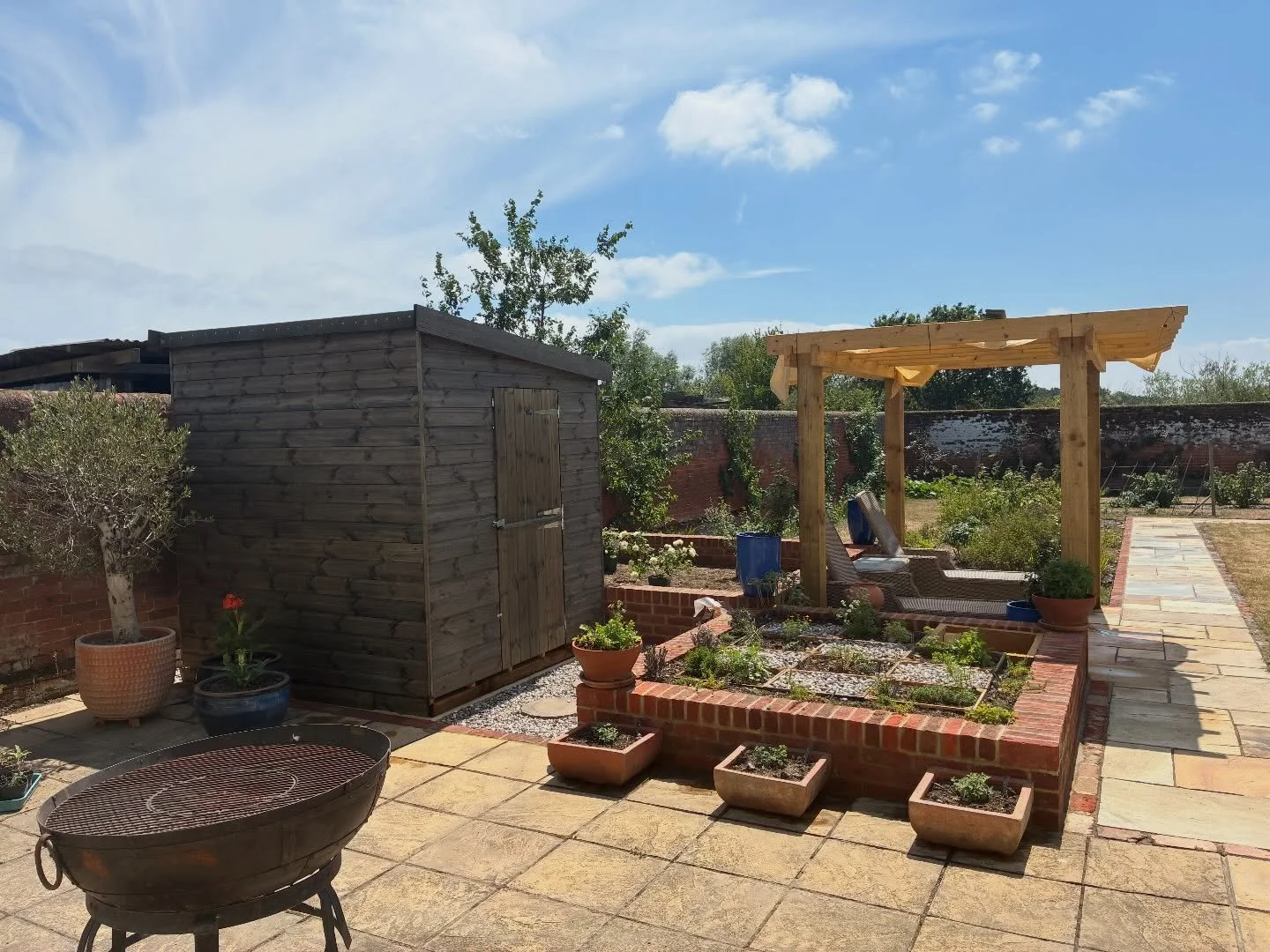 🌊 From overgrown to timeless. 🌿

This project was all about working with the property, not against it.

We transformed an overgrown garden into a space that feels like it&rsquo;s always belonged here, using:

▫️ Mint Fossil Indian sandstone pathway