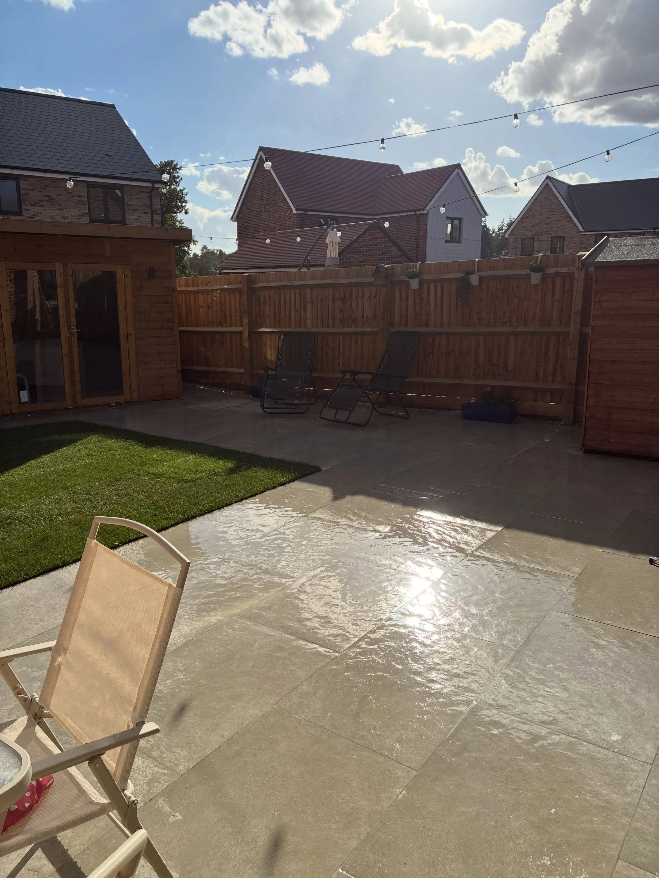 🌊 New build garden&hellip; but make it feel like home. 🌿

This one was a proper transformation.

Starting with the typical new-build garden &mdash; patchy lawn, bare ground and a blank canvas &mdash; we&rsquo;ve turned it into a clean, modern outdo
