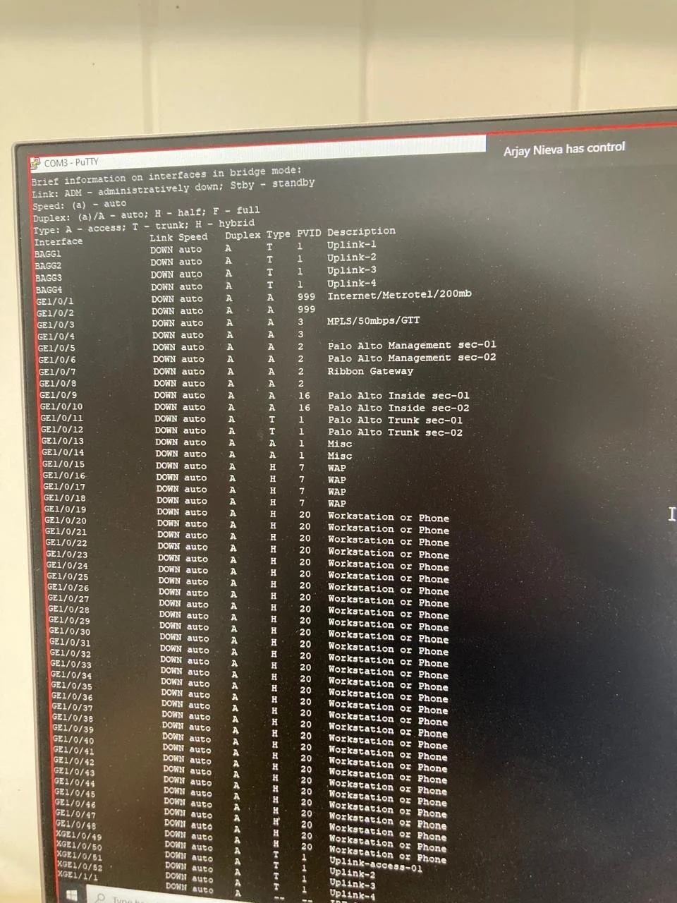 Pantalla de configuración de red en modo puente, mostrando detalles técnicos de conexiones e interfaces en una interfaz de línea de comandos.