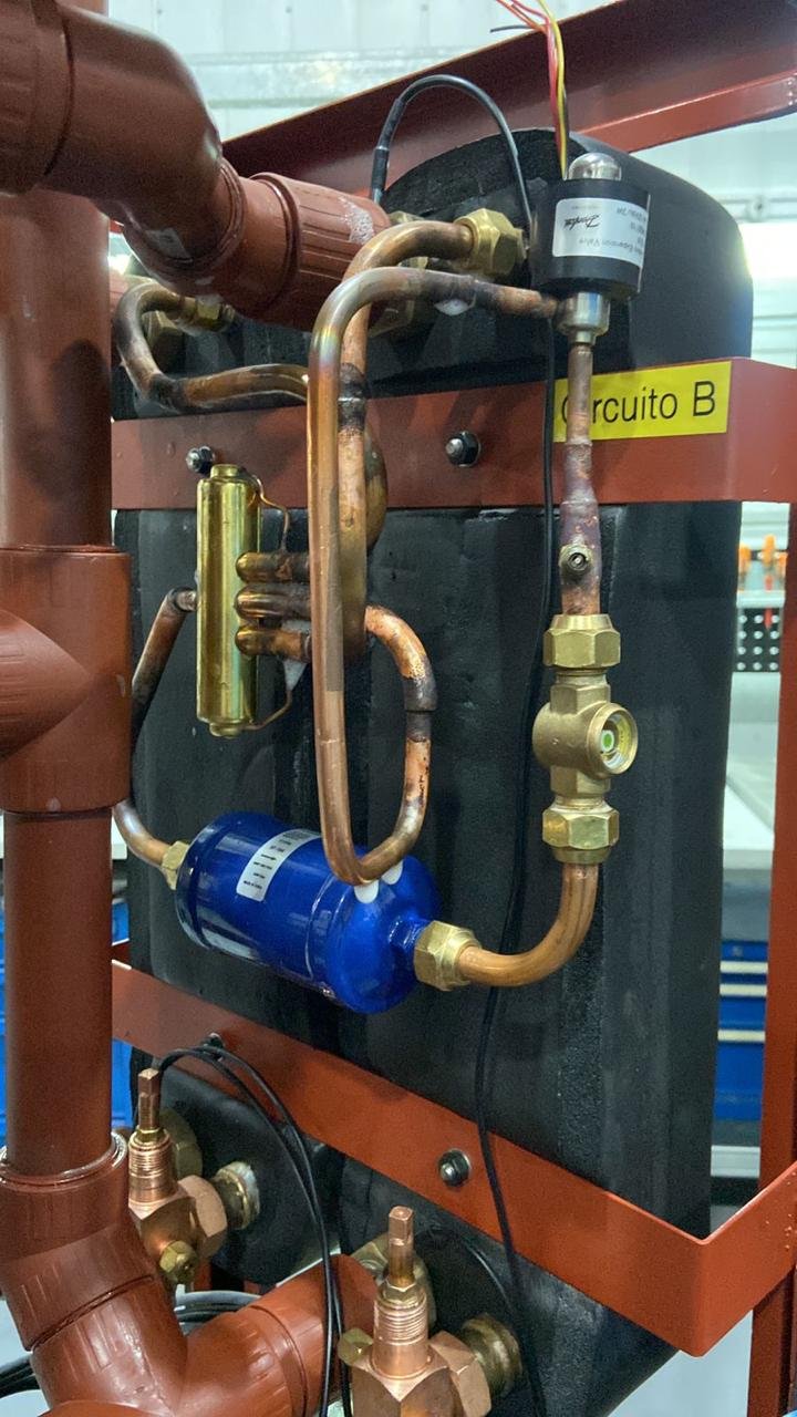 Sistema de tuberías y componentes de un circuito de refrigeración