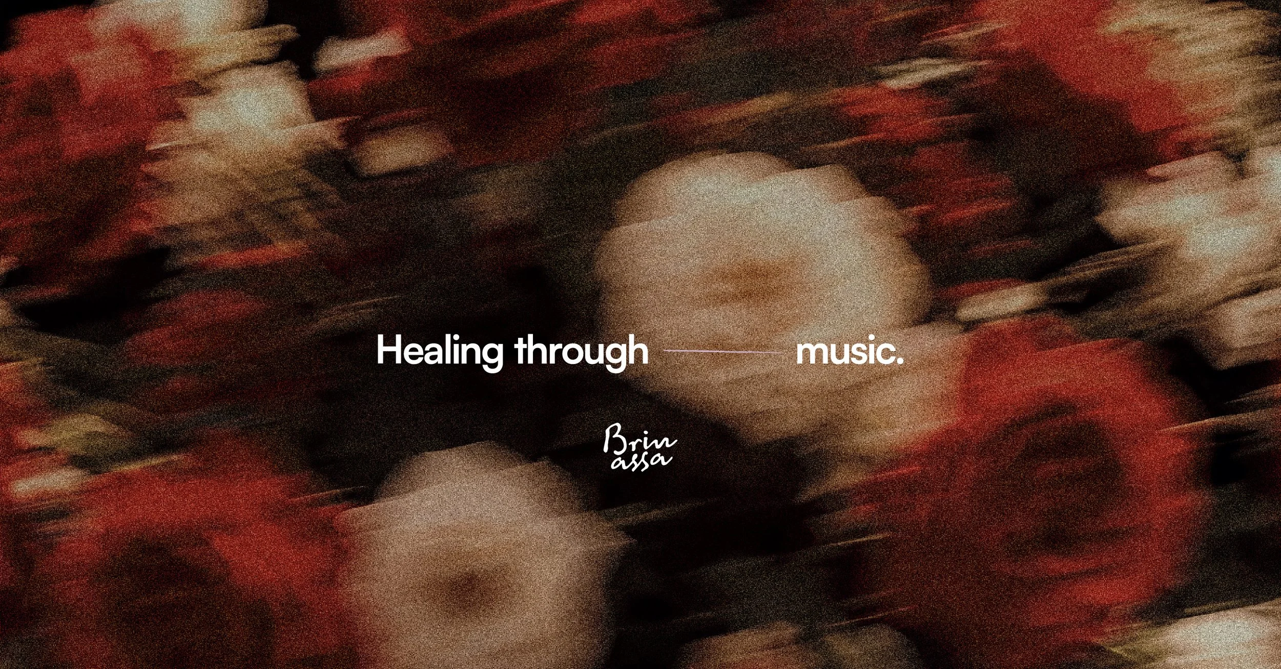Texte sur une image floue avec des couleurs chaudes, disant "Healing through music." et en bas "Brin assa".