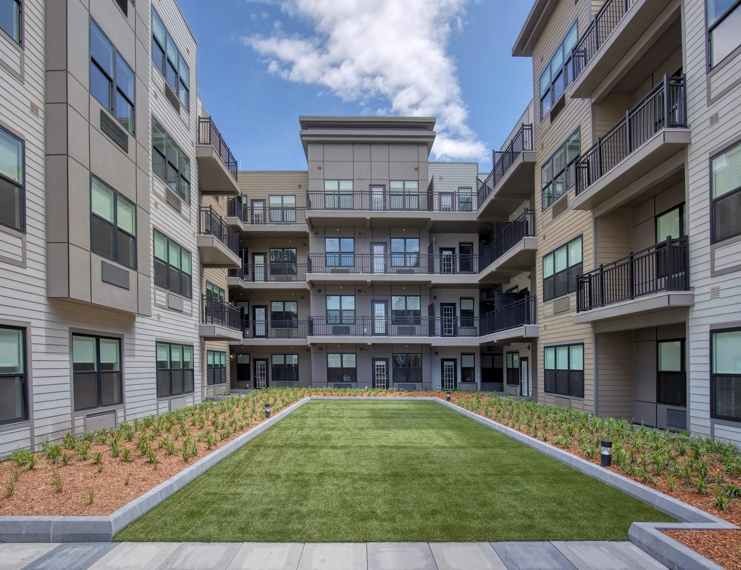 Amenity Courtyard 2.jpg