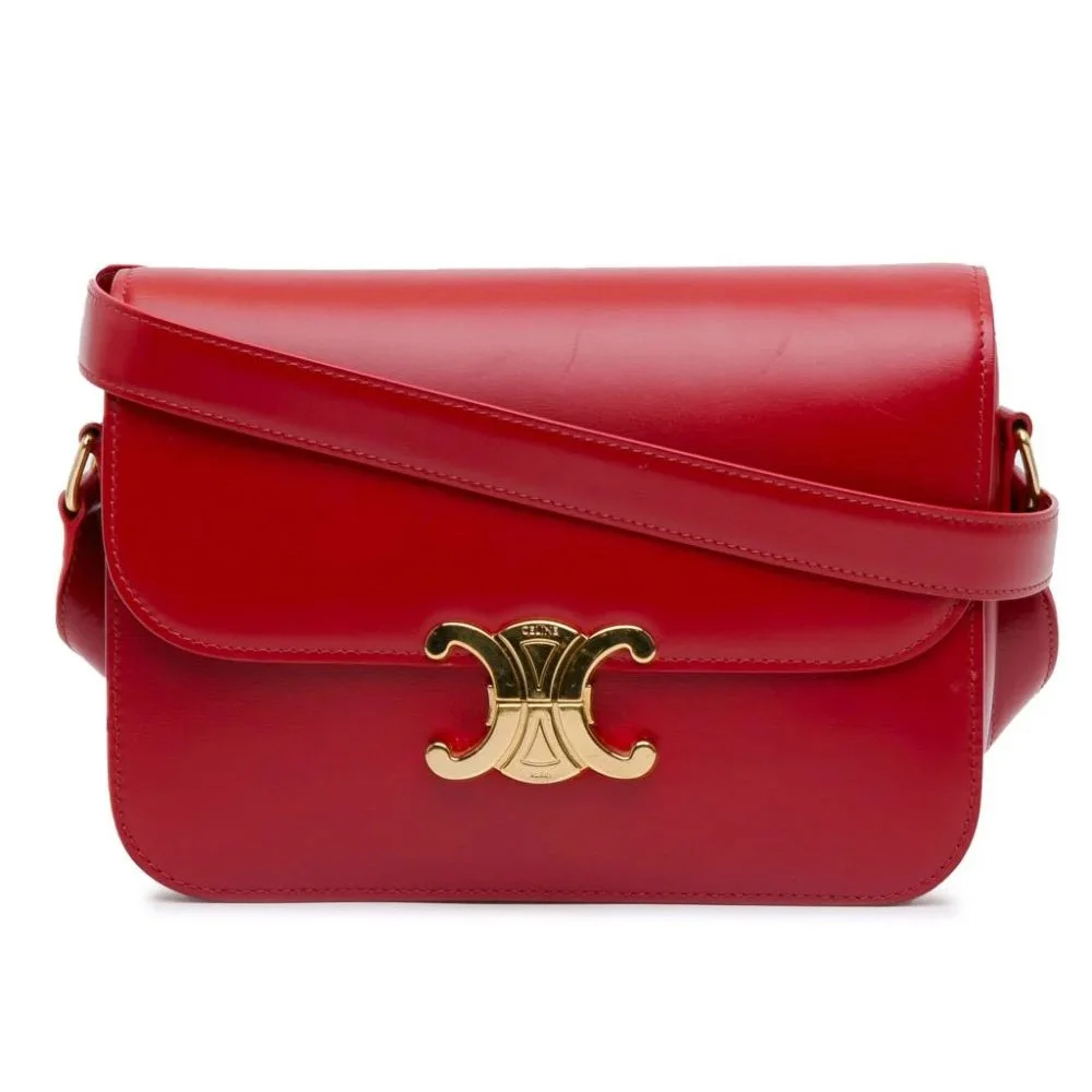 Kaia Gerber y la bolsa Ava. Ph: Kaia Gerber, Instagram. Bolsa Triomphe. Ph: Farfetch, web. 