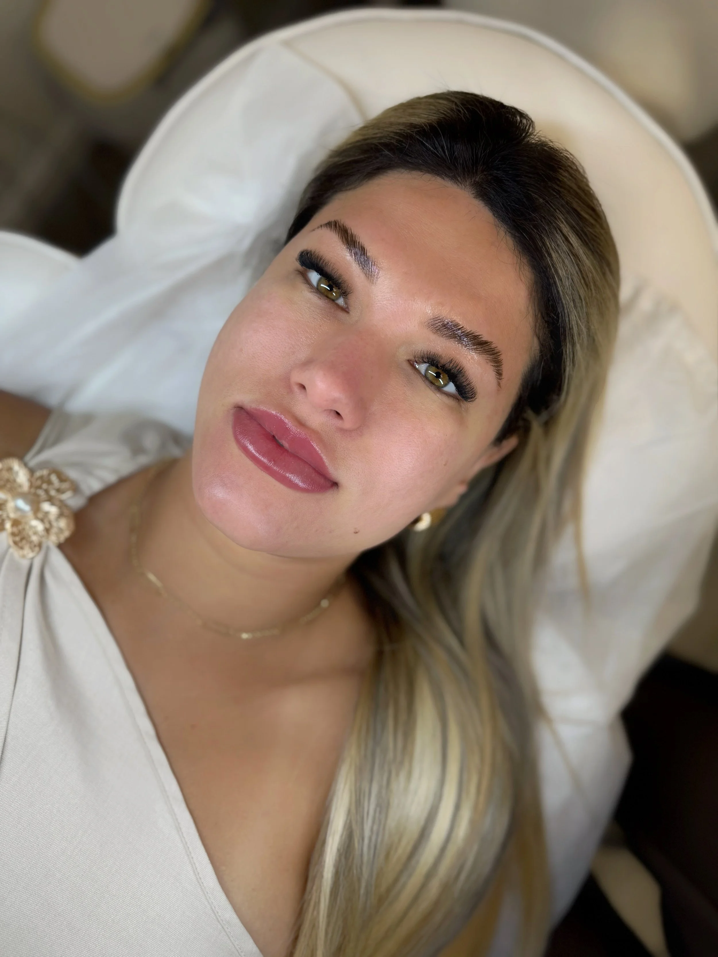 Brow Lamination + Russian Volume