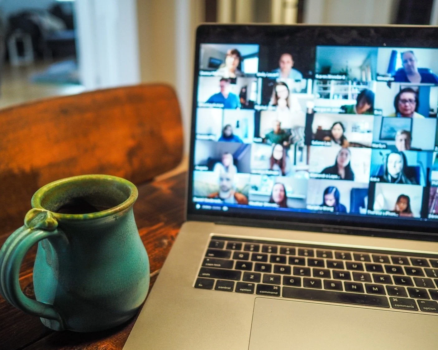 picture-of-a-zoom-meeting-on-computer