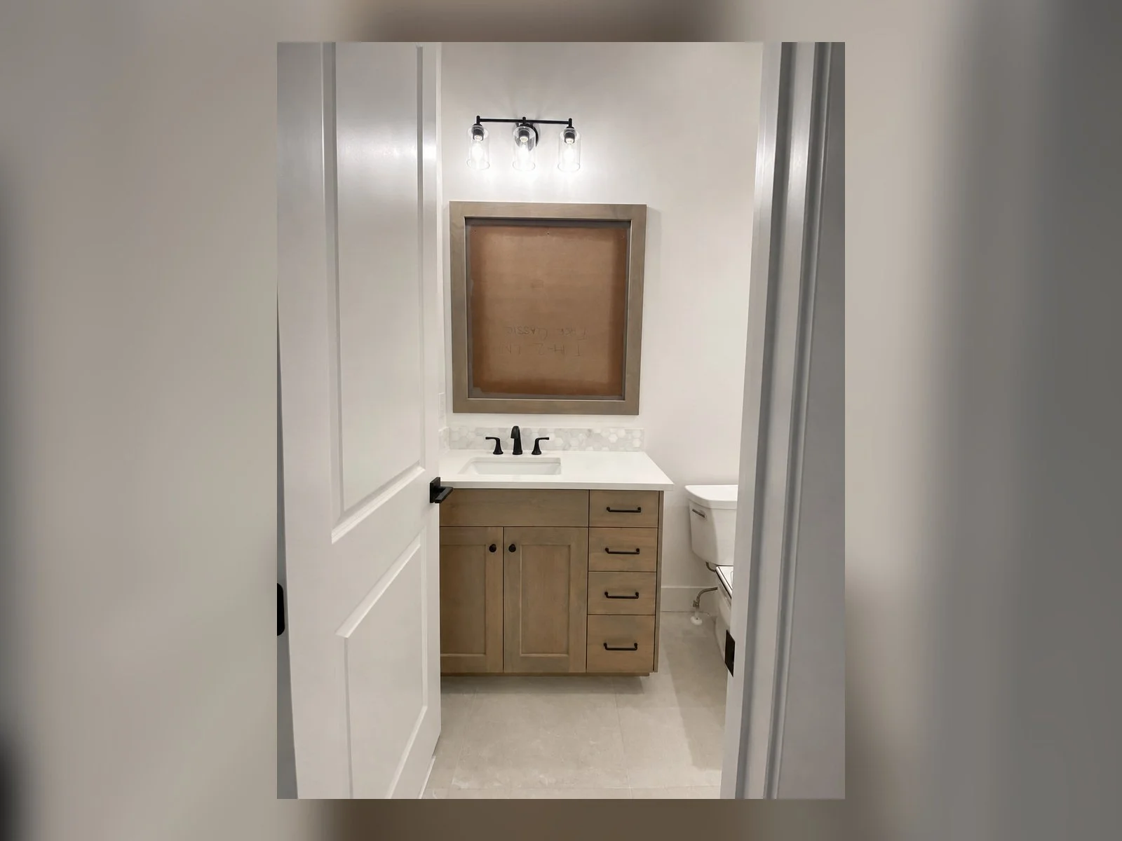 06_Light_Bathroom_Vanity.jpg