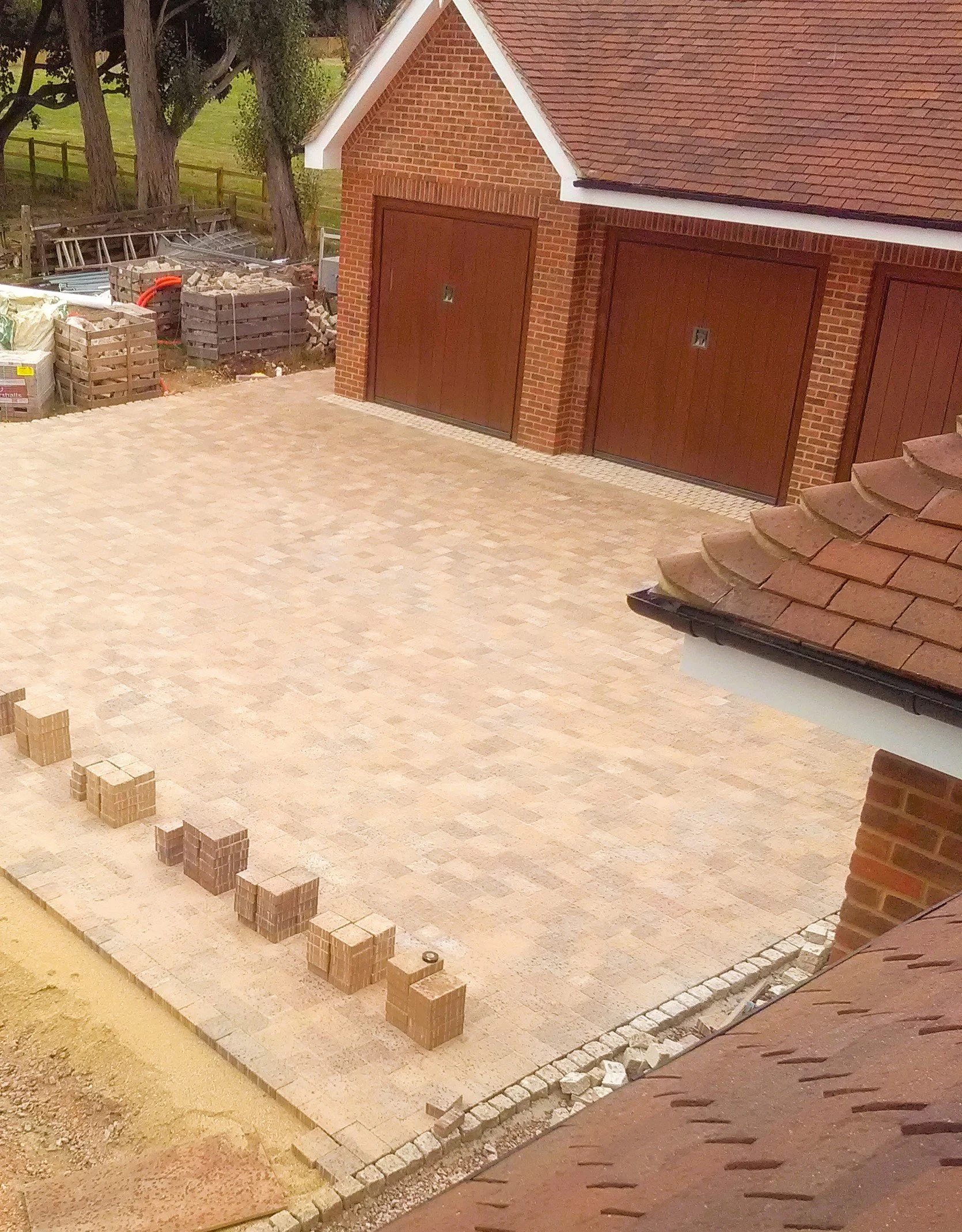 Large Block Paved Drive/Courtyard