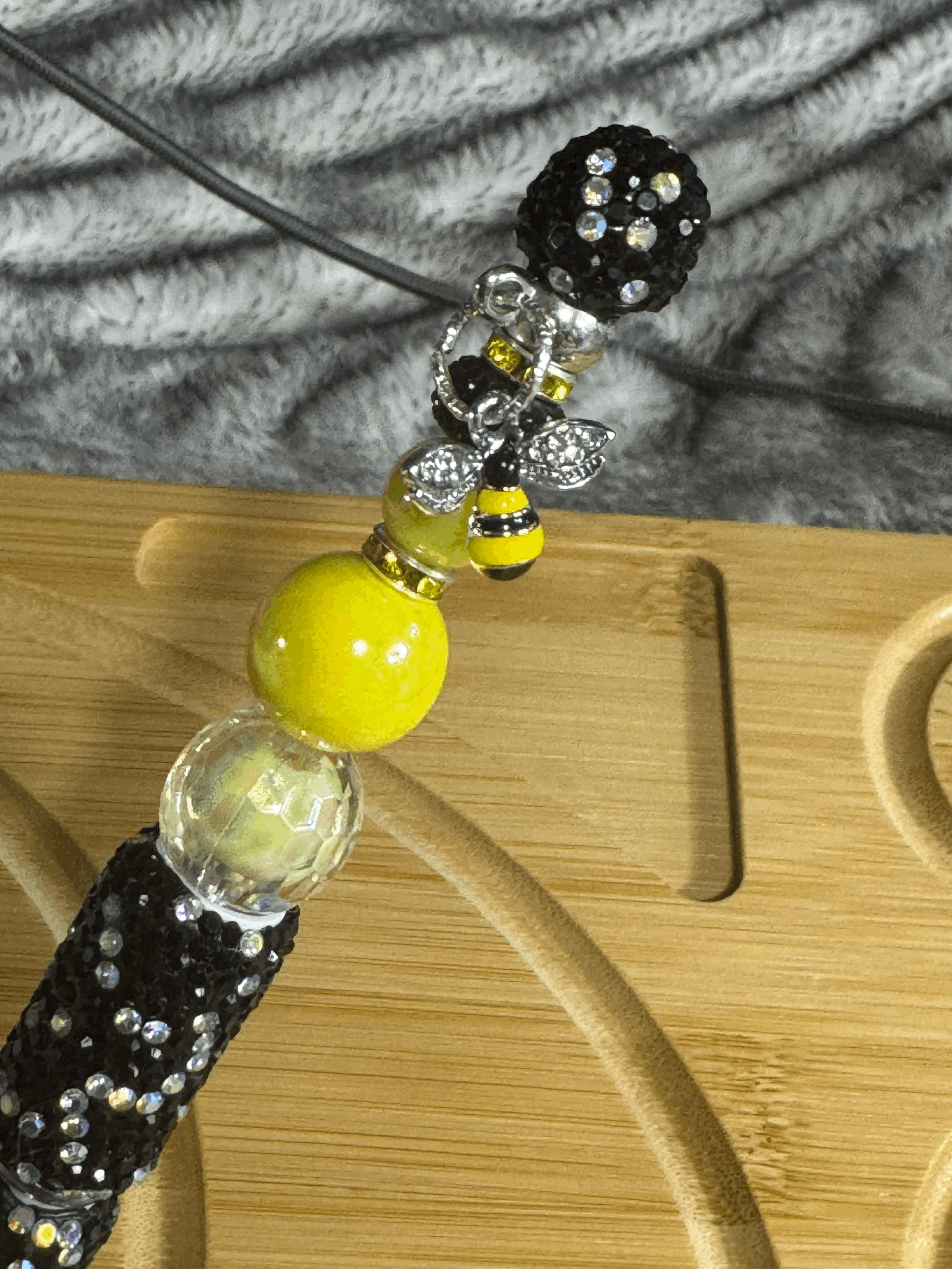 Sparkly bee beaded ink pen
