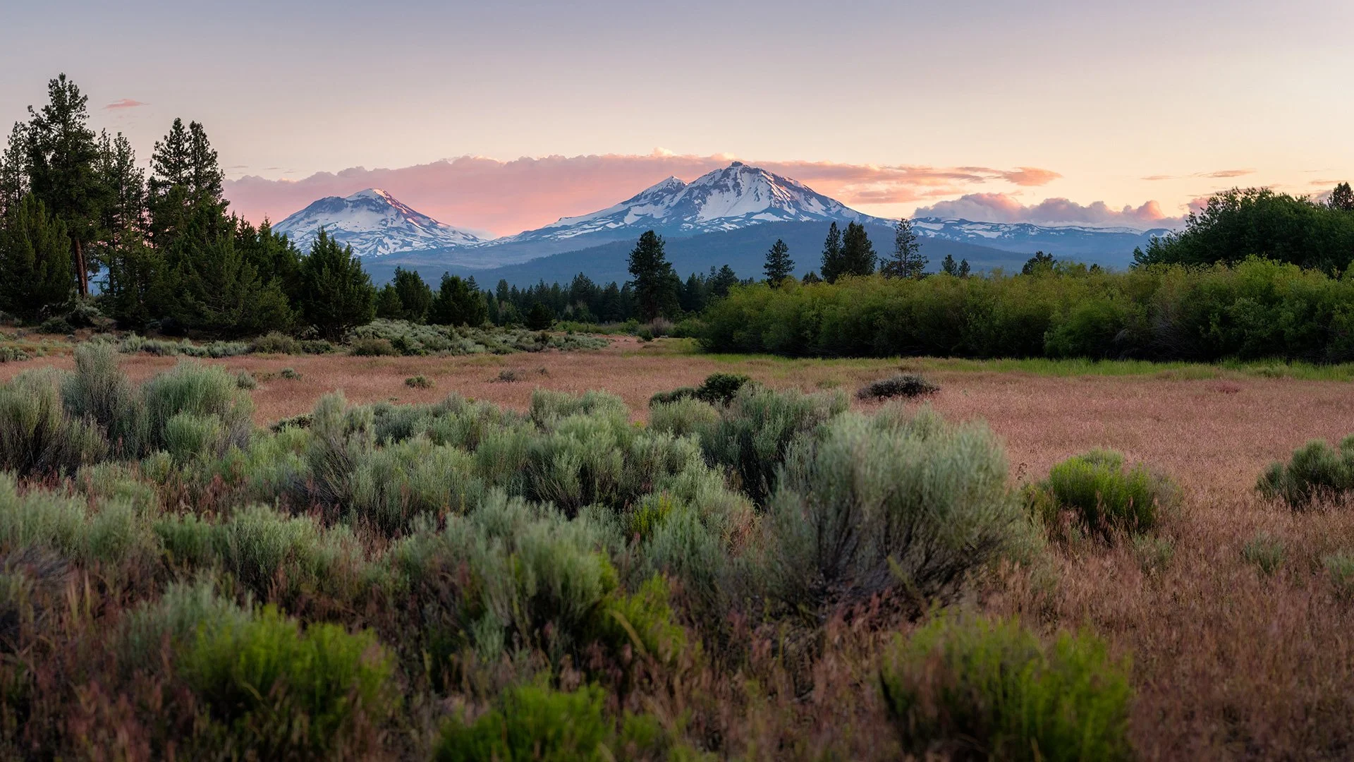 Sunset cascade views in Bend, Oregon