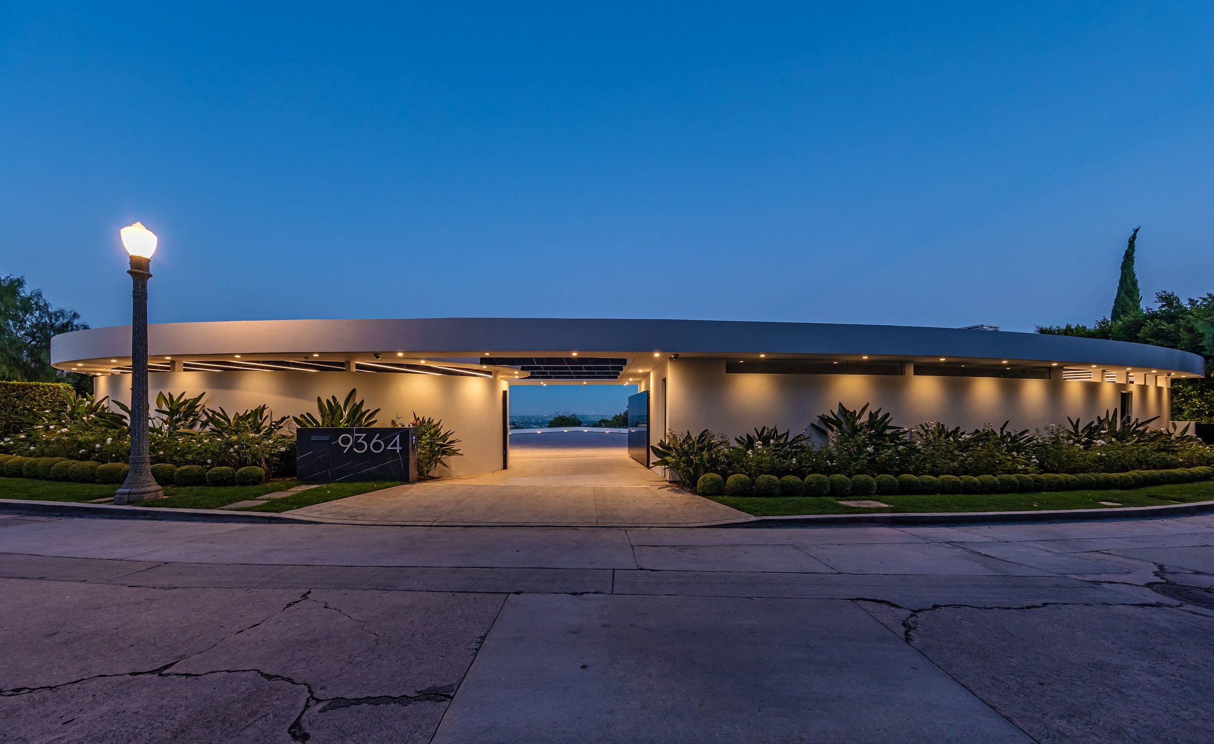 40 9364BeverlyCrestDrive096.jpg