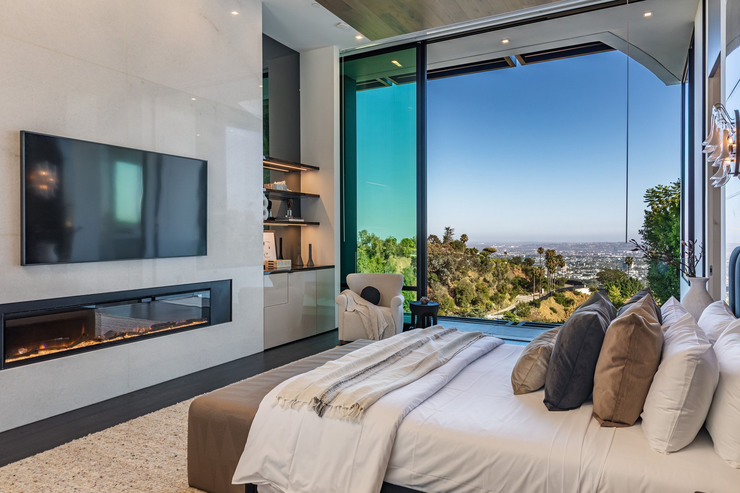 11 9364BeverlyCrestDrive066-PS.jpg