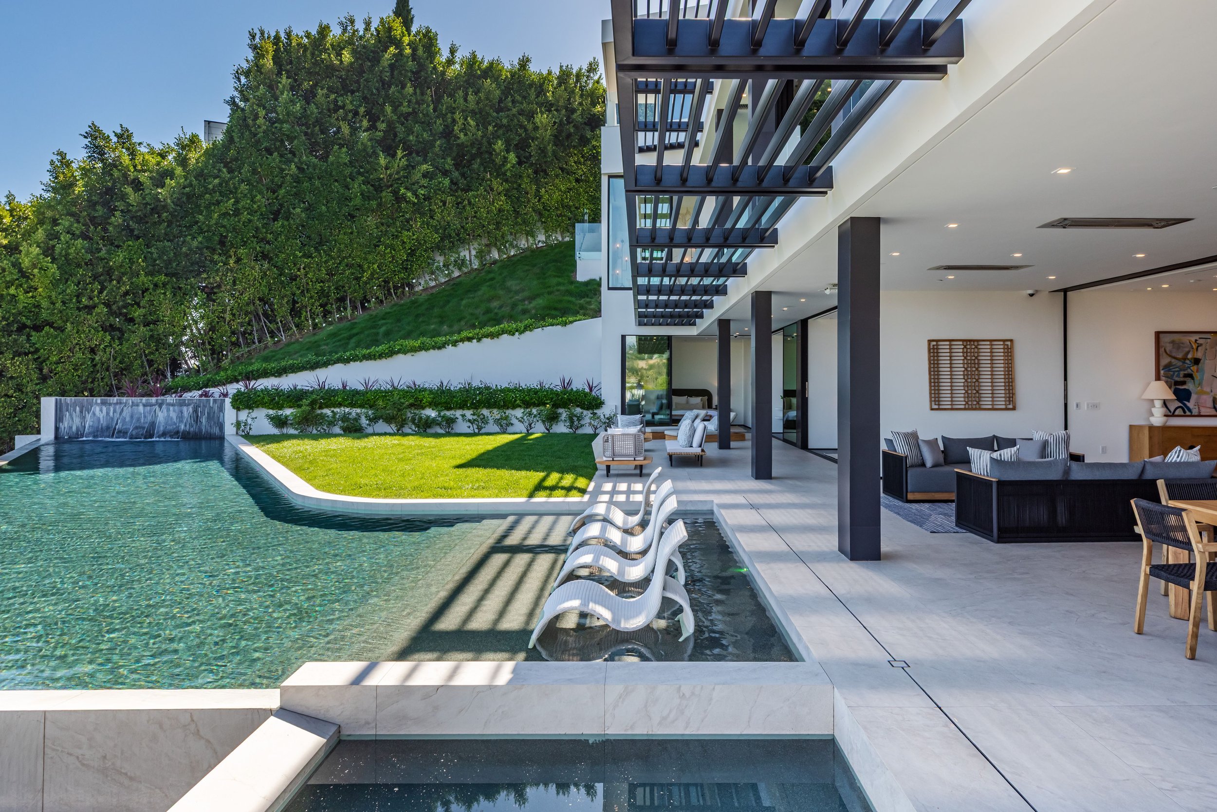 24 9364BeverlyCrestDrive024.jpg