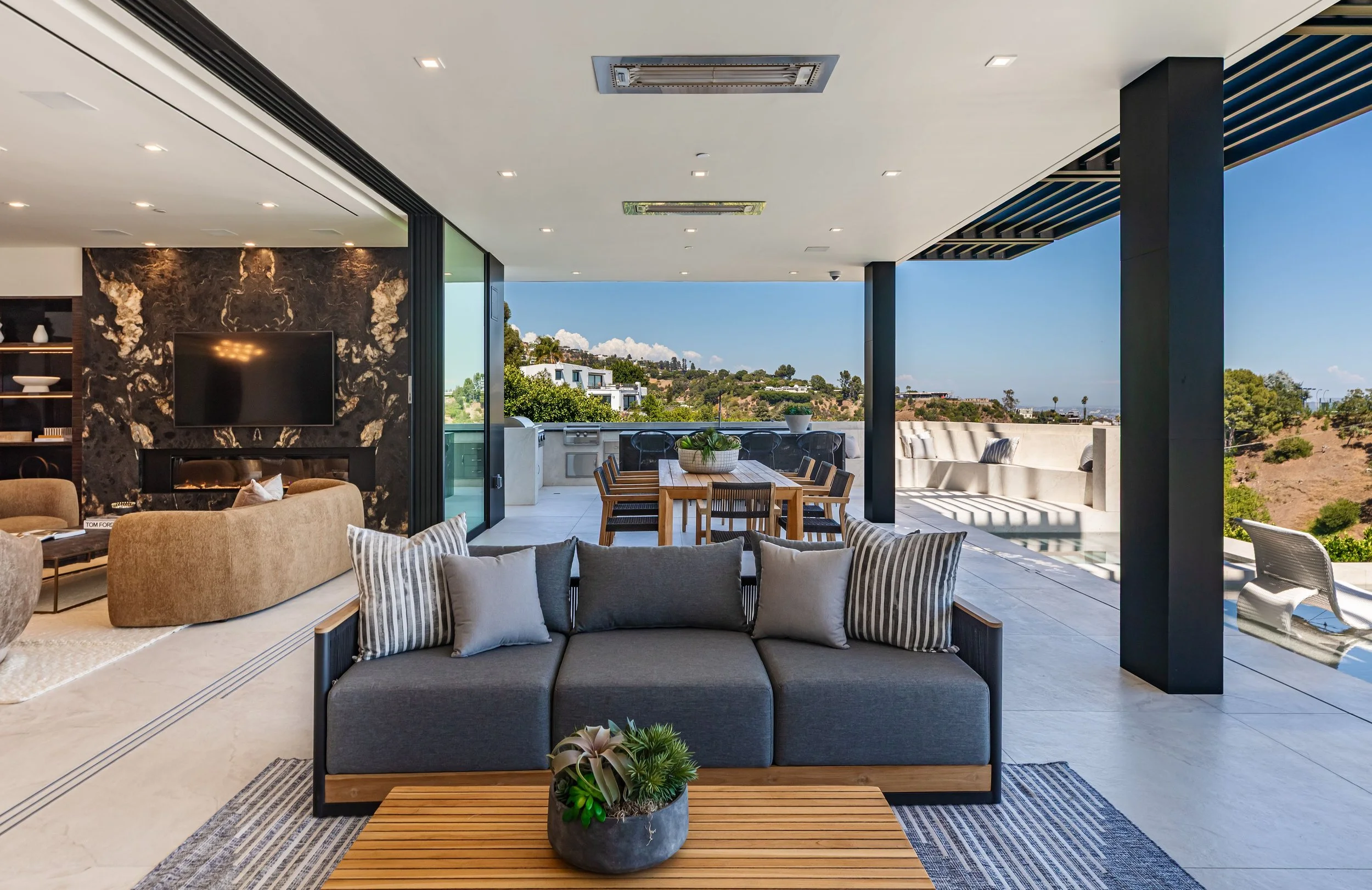 21 9364BeverlyCrestDrive033.jpg