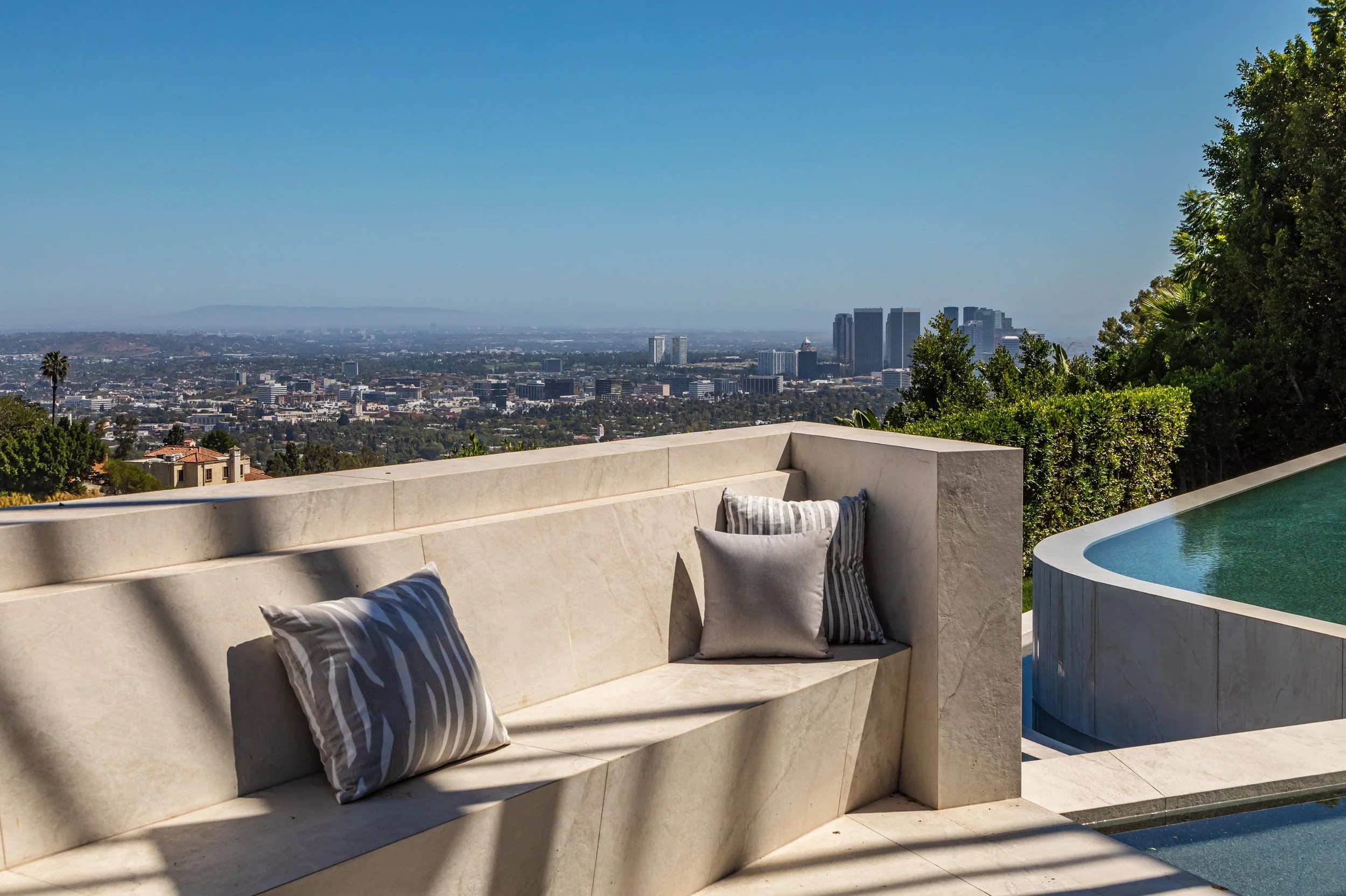 27 9364BeverlyCrestDrive017.jpg