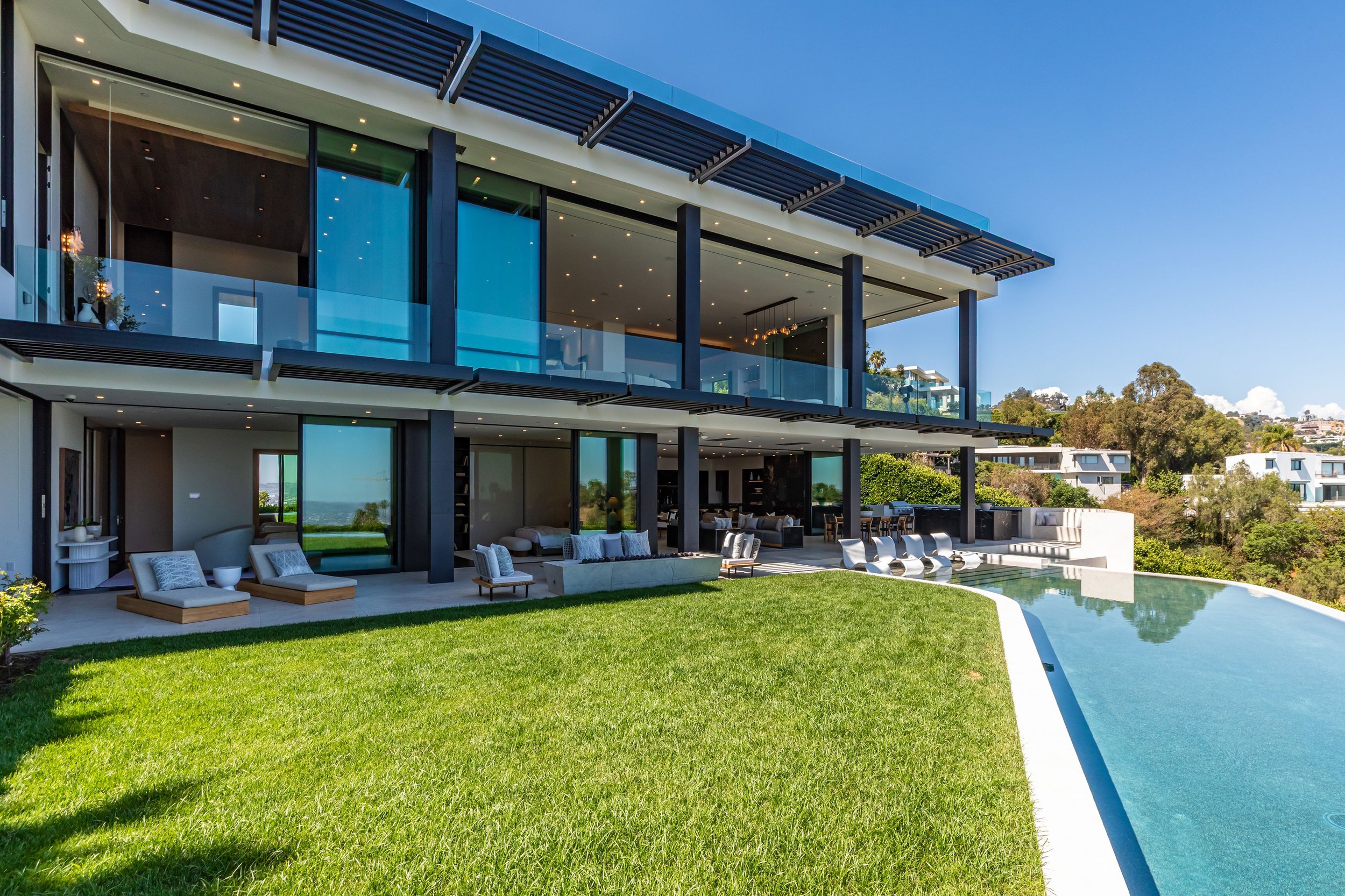 26 9364BeverlyCrestDrive029.jpg
