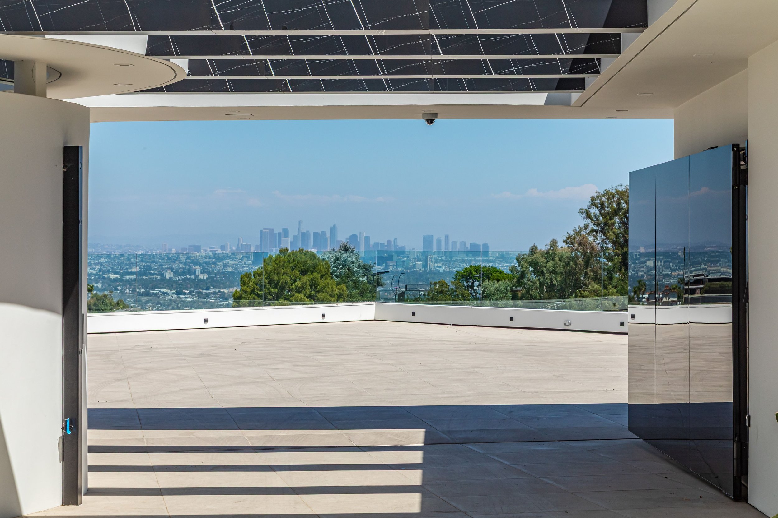 3 9364BeverlyCrestDrive012.jpg