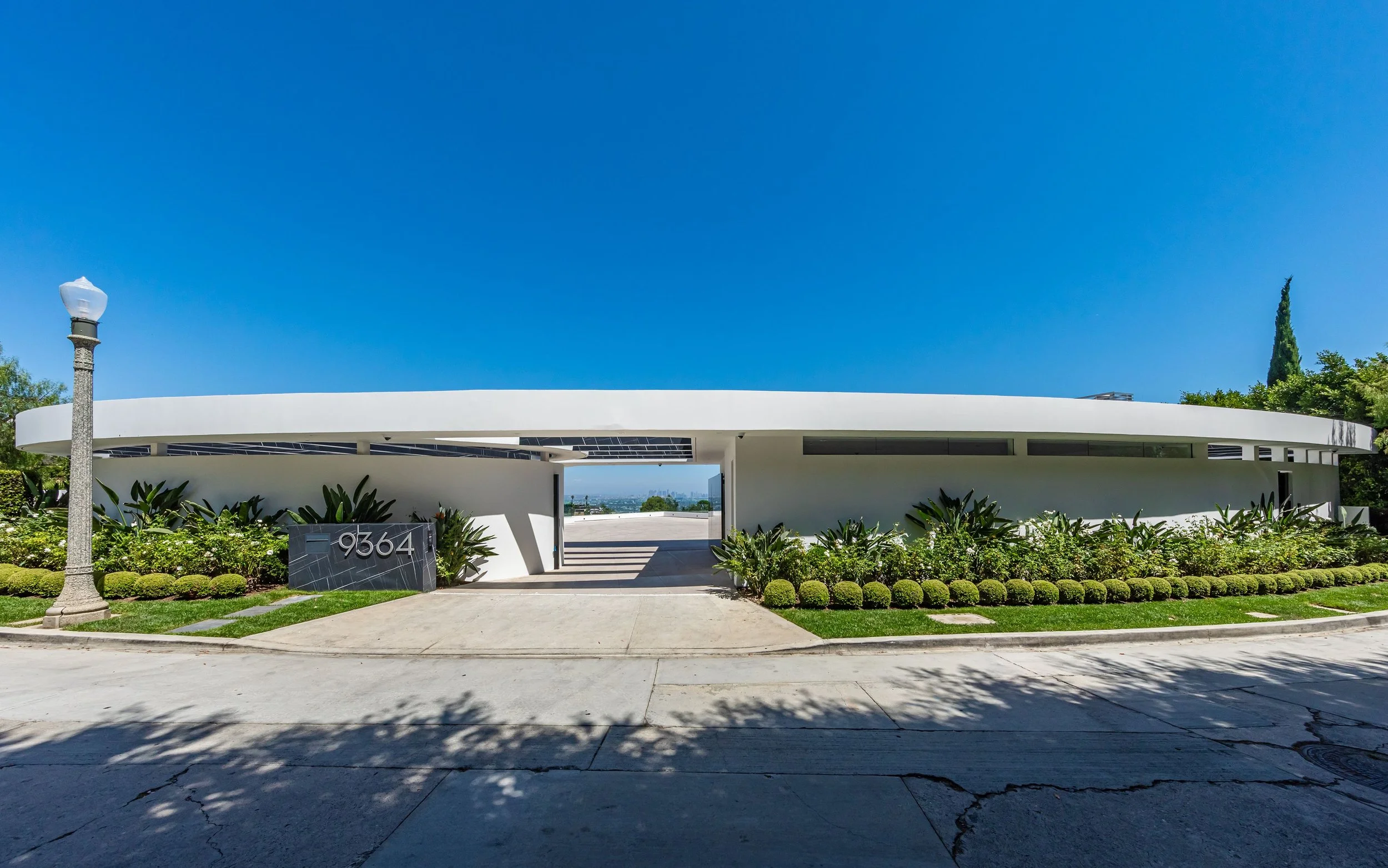 2 9364BeverlyCrestDrive009.jpg