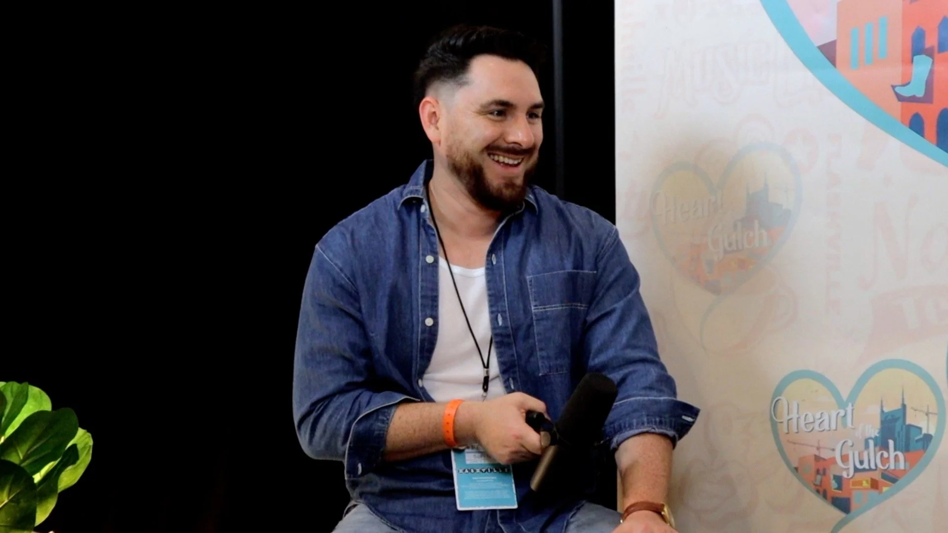 Tony Mendoza interviewing Golden Guitar-winning Australian country artist Max Jackson in Nashville.