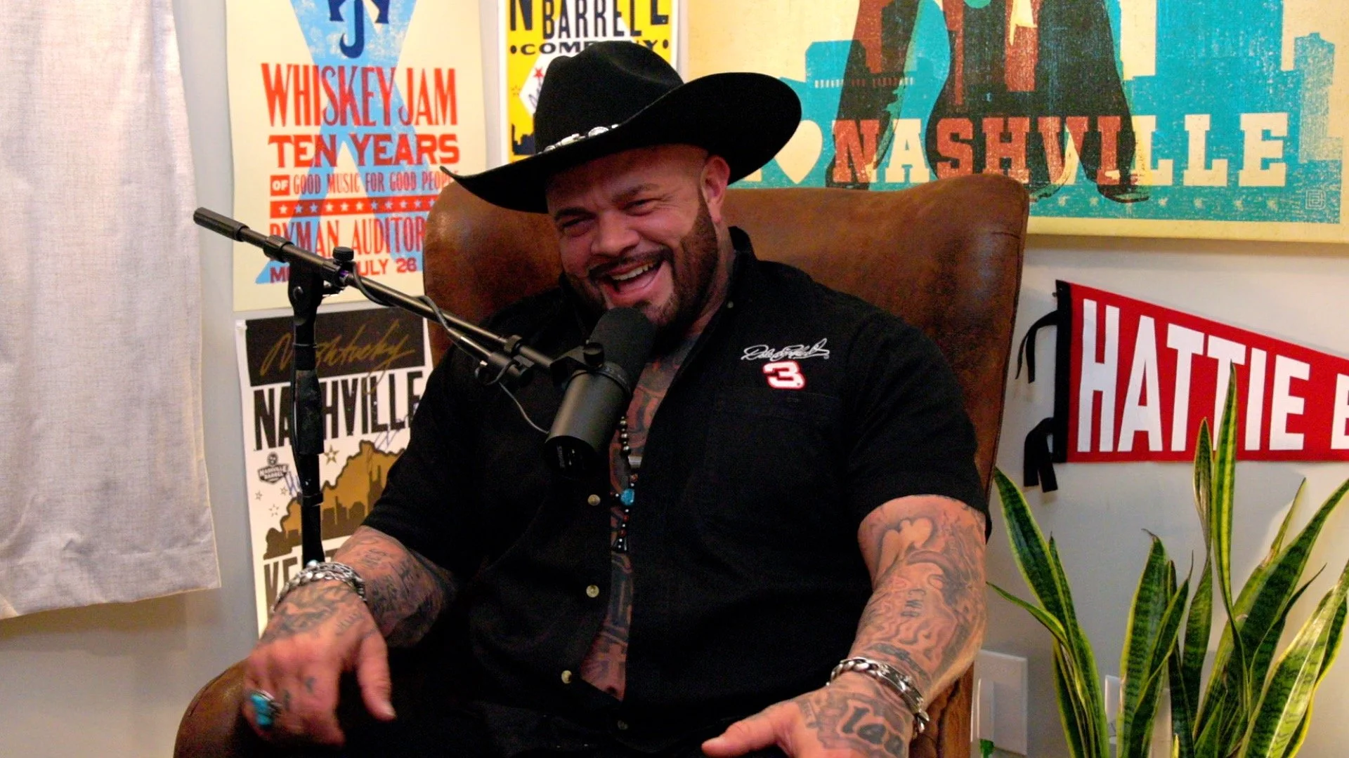 Struggle Jennings joins Heart of the Gulch to discuss the Jennings family legacy, his connection to Waylon Jennings, and creating his own lane between outlaw country, Southern rock, and hip-hop.