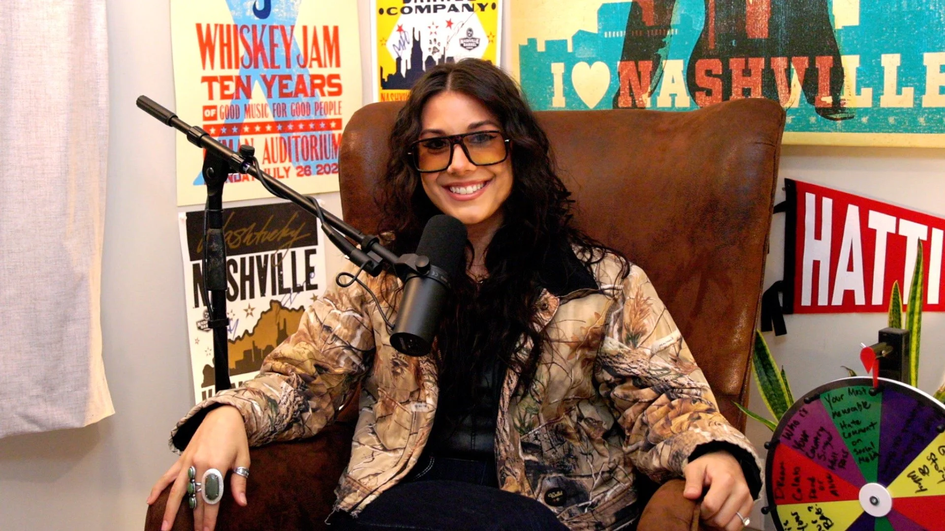 Shantaia talks moving from small-town Canada to Nashville, writing country music, performing at major showcases, and growing her career in the United States on Heart of the Gulch.