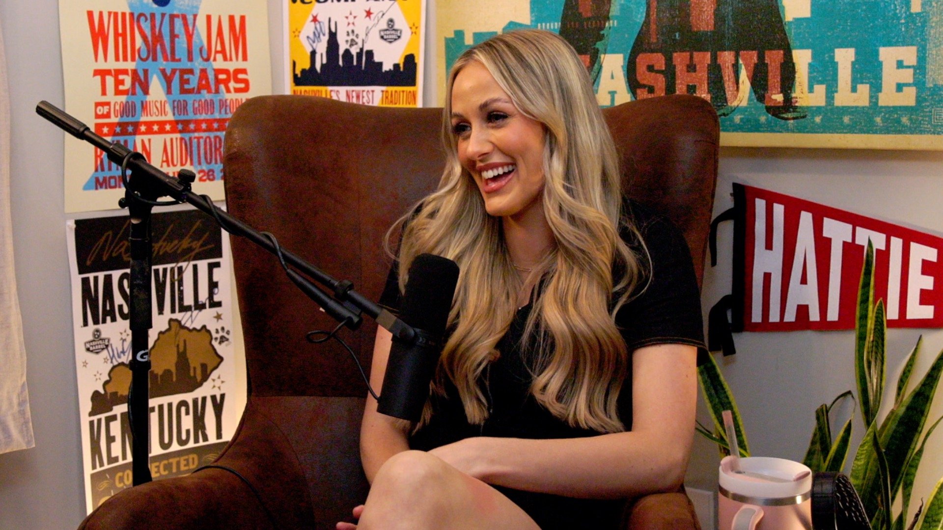Elizabeth Jo discusses her South Dakota roots and Nashville country music career on Heart of the Gulch.