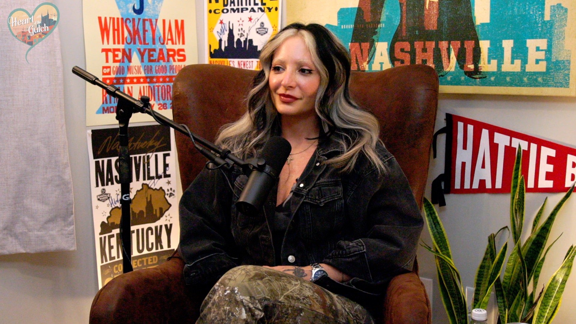 Lou Ridley discussing her song “Hoedown” with TAELA during a Nashville country music interview.
