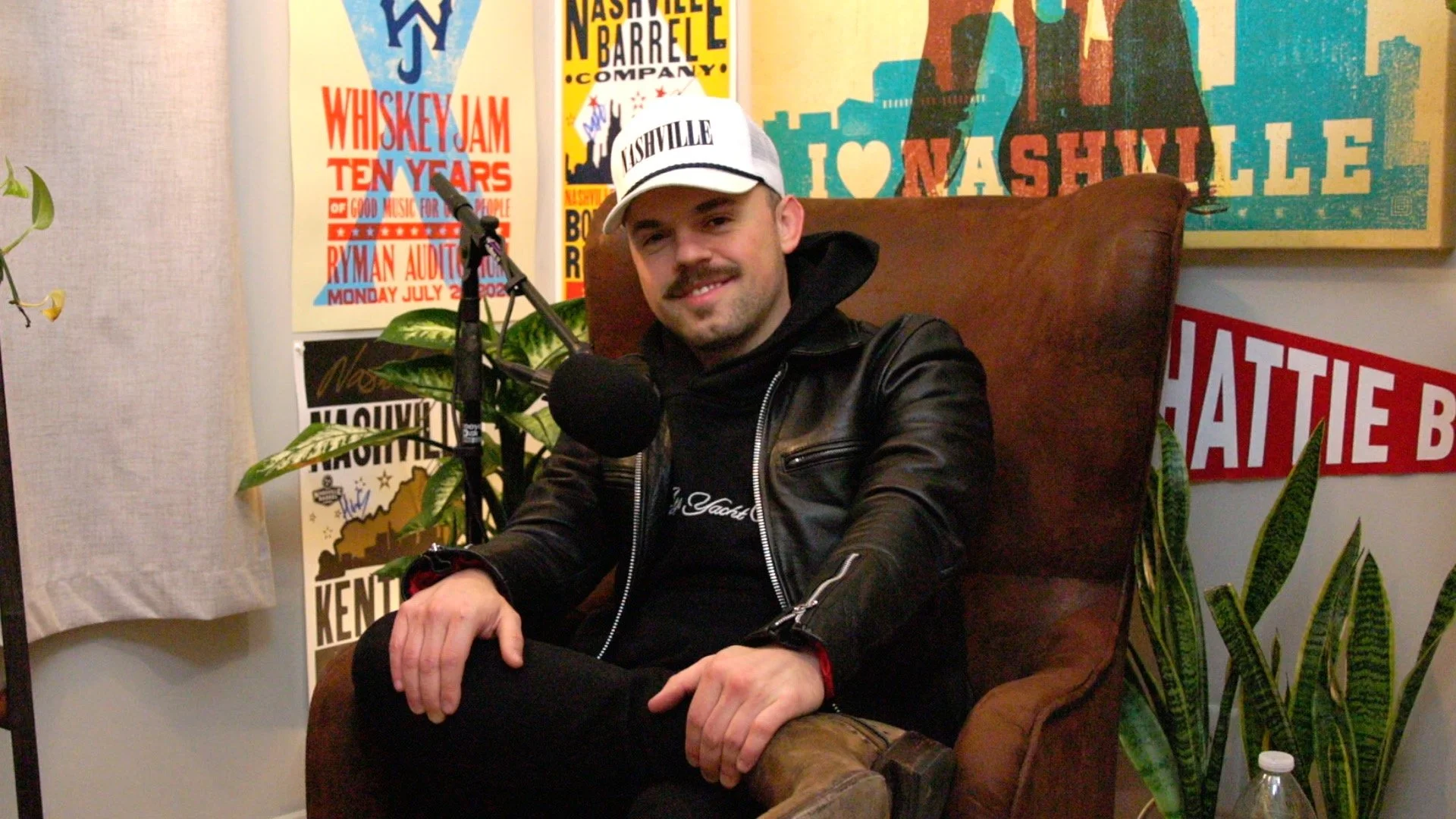 Latino country artist Sammy Arriaga talks Nashville, his Cuban heritage, bilingual music, and bringing Latin influences into modern country music on Heart of the Gulch.