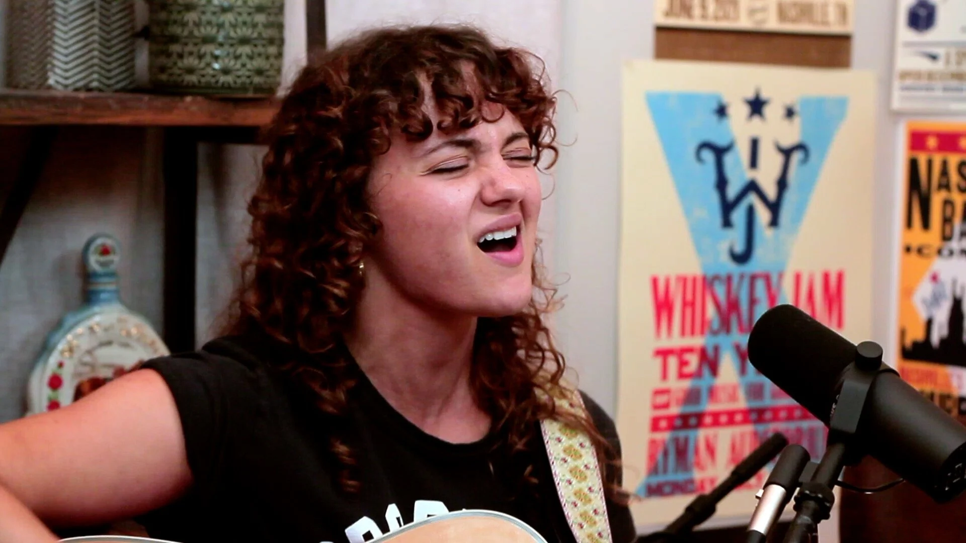 Izzy Mahoubi performs “Wanted” live at the Heart of the Gulch studio in Nashville, Tennessee.
